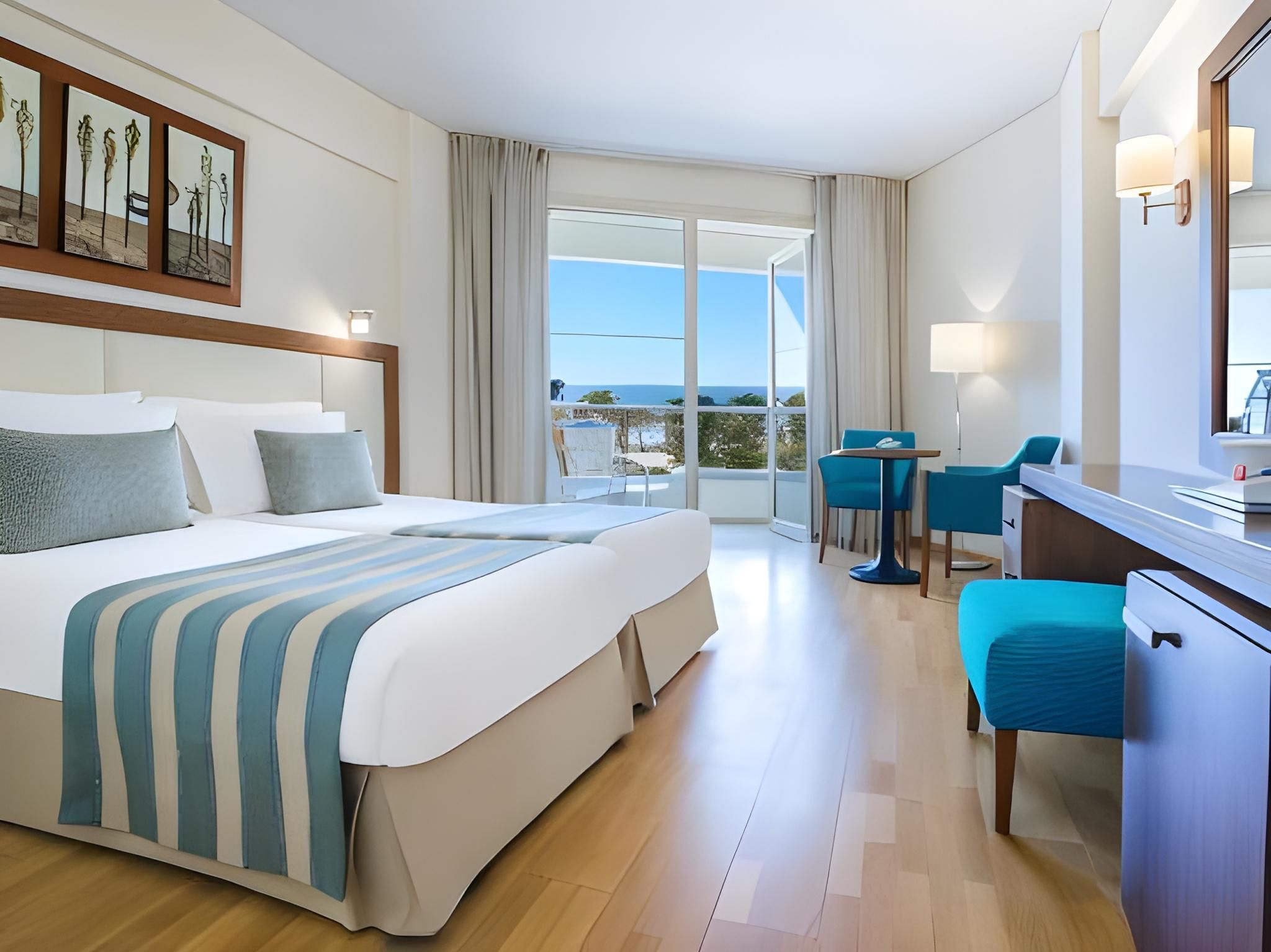 Standard Side Sea View Room