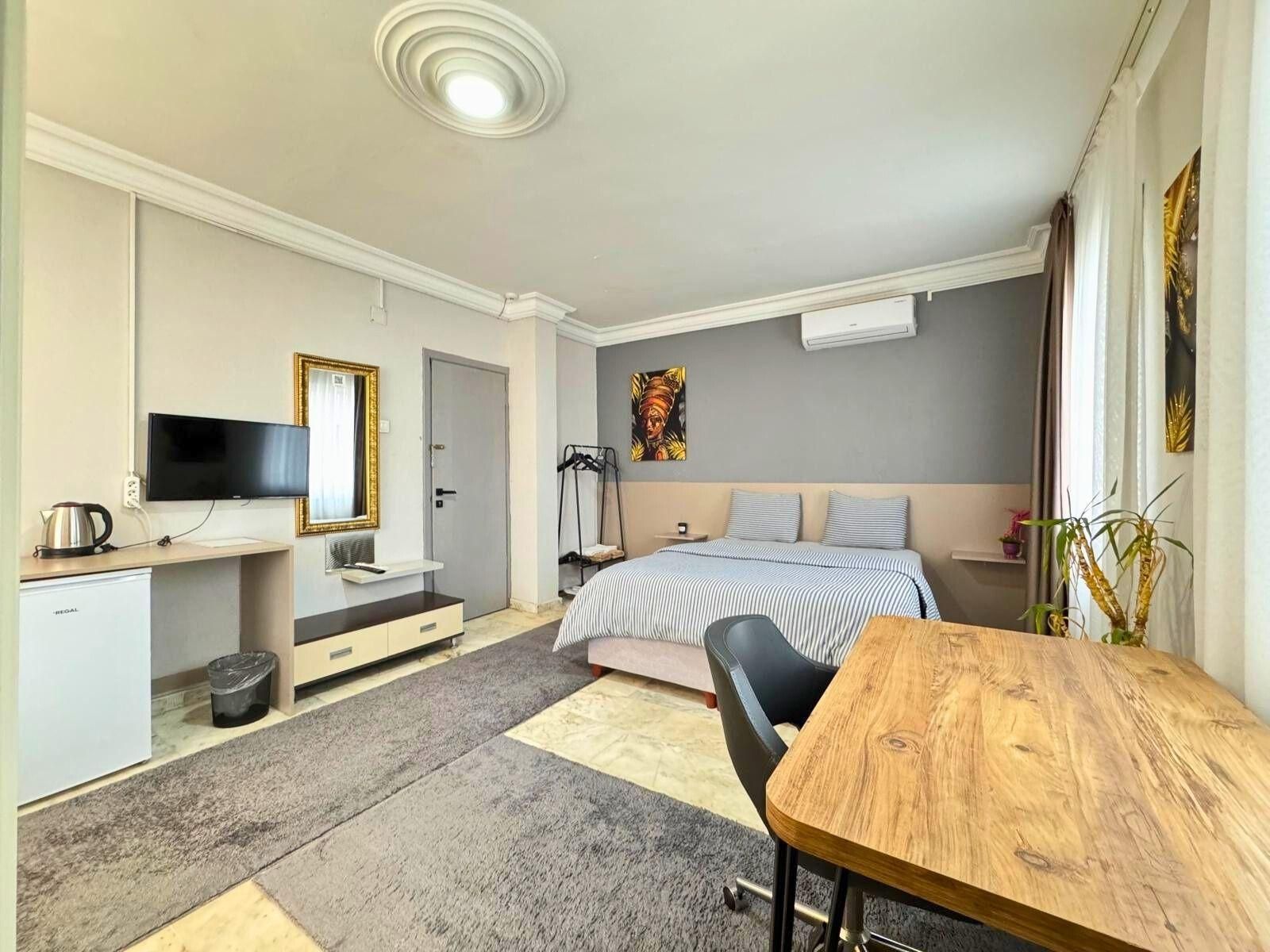 Royal Suite Room with Jacuzzi and Ganga View