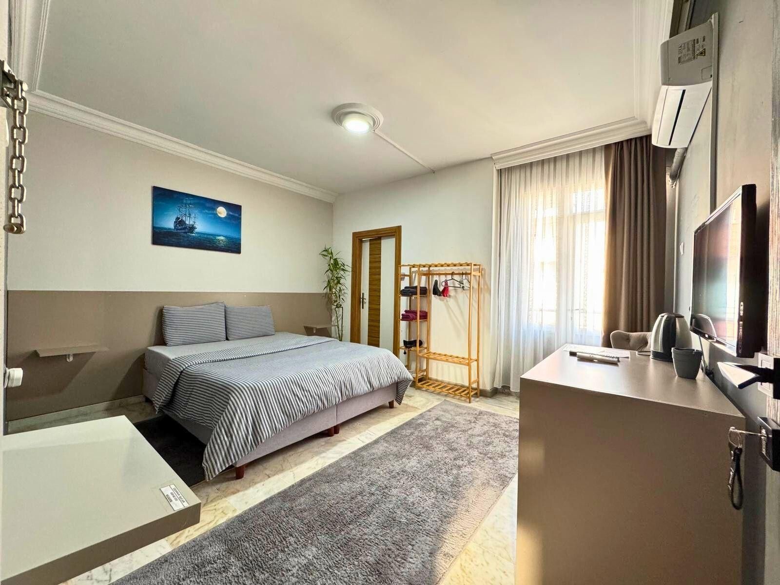 Standard - Queen Room