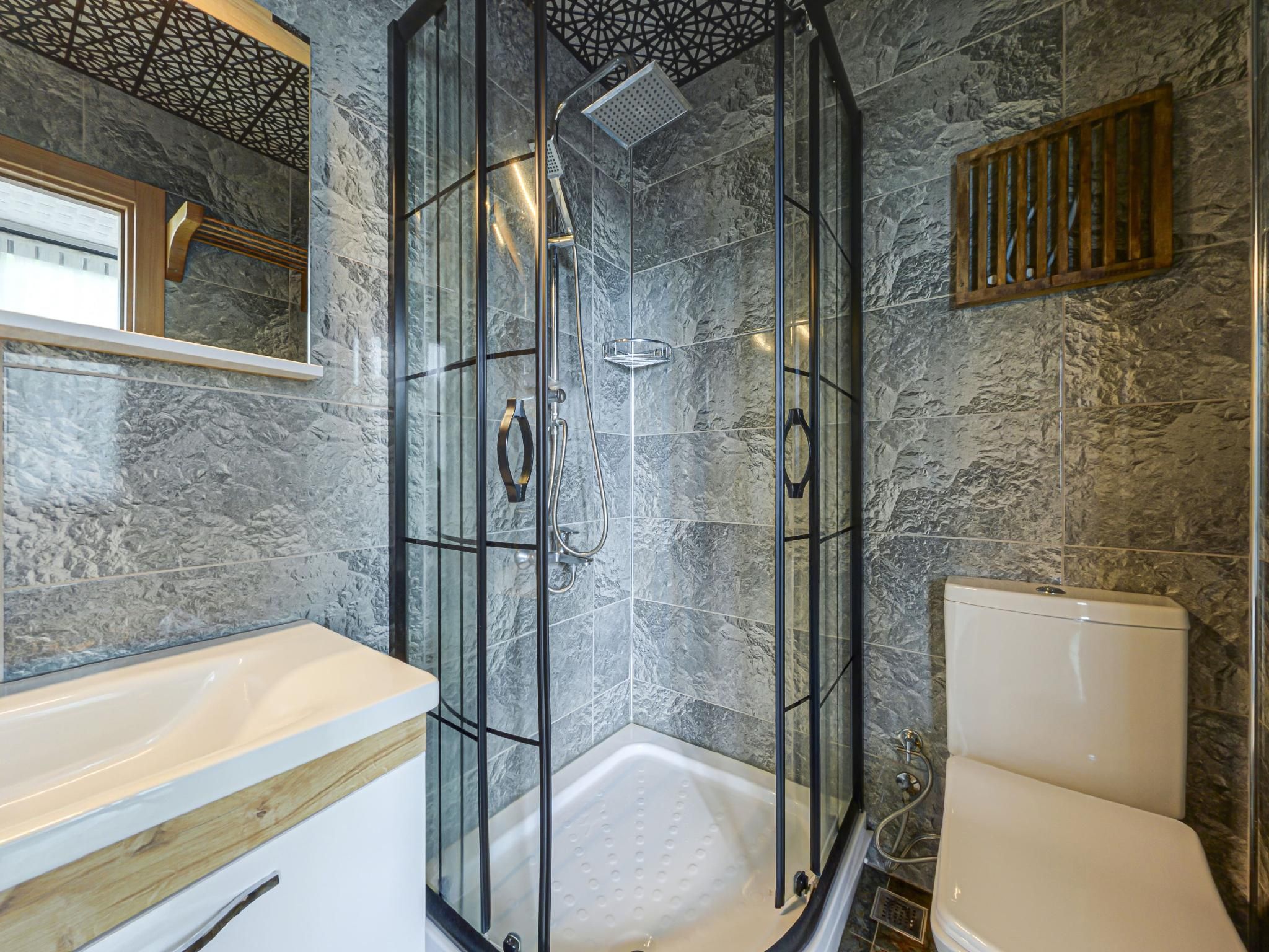 Honeymoon Suite - King