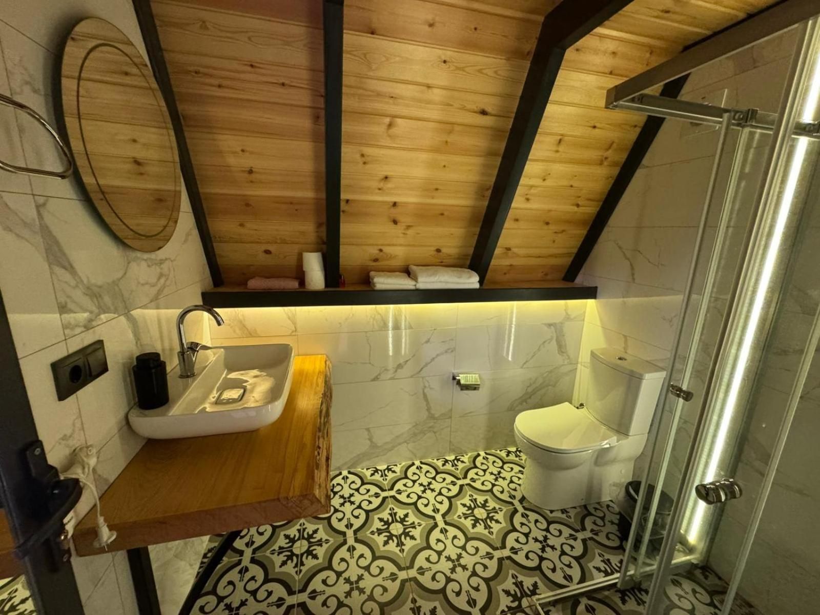 Deluxe Bungalow