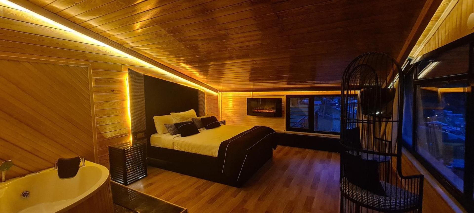 Superior King Suite