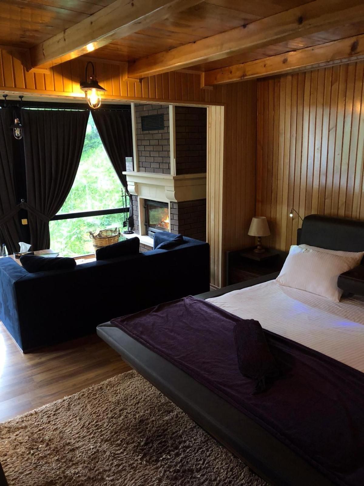 Royal Suite with Fire Place and Hot Tub - Waterfall View