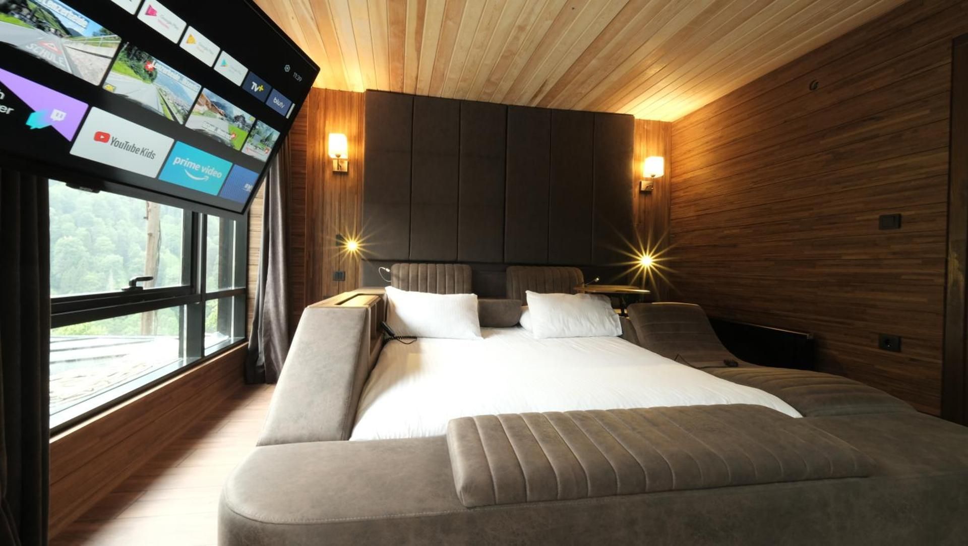 King Suite with Fire Place and Hot Tub - Waterfall View