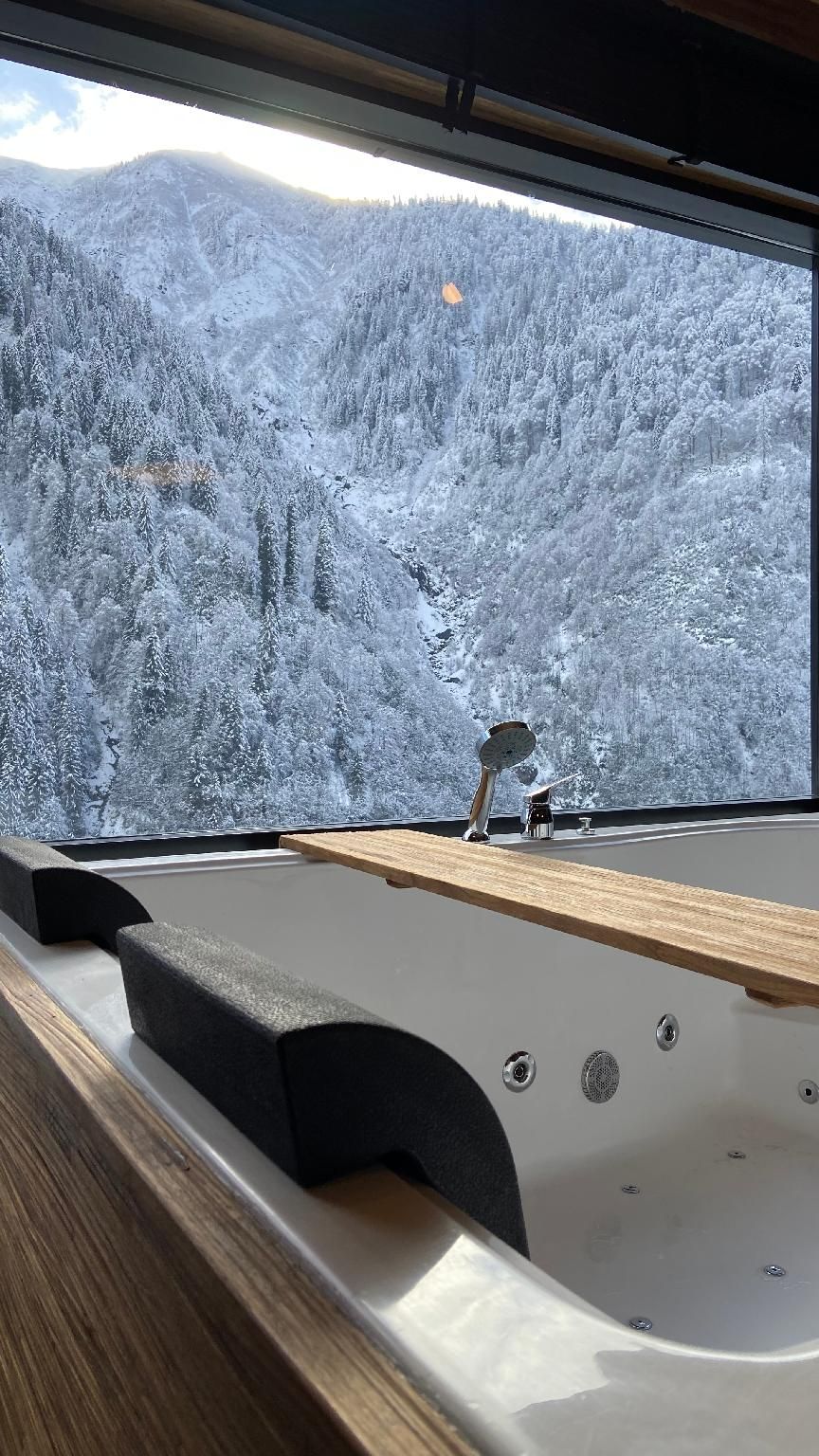 King Suite Connect Room (Waterfall View with Fireplace)