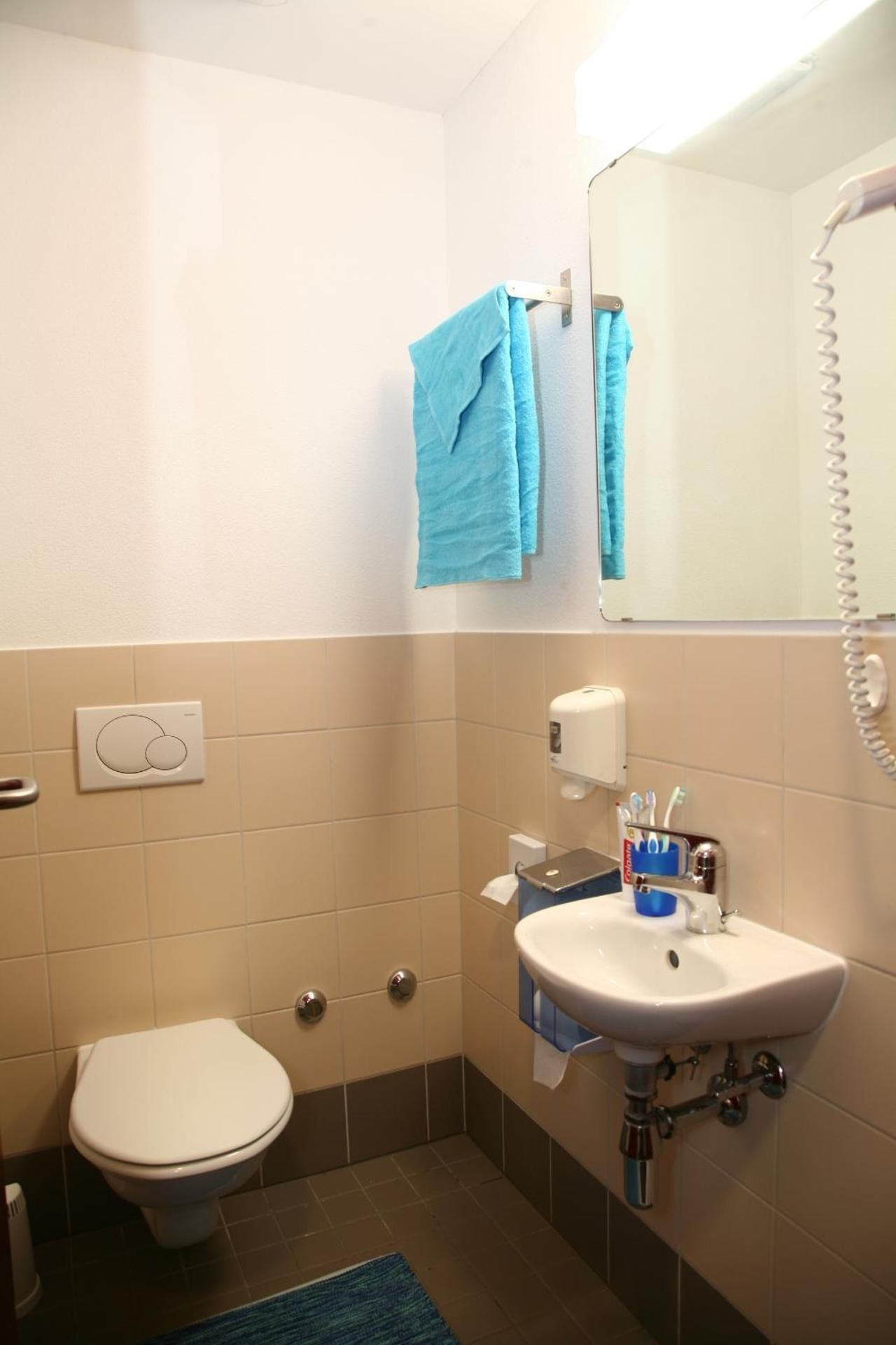 Standard 6 Beds Room with Private Bathroom