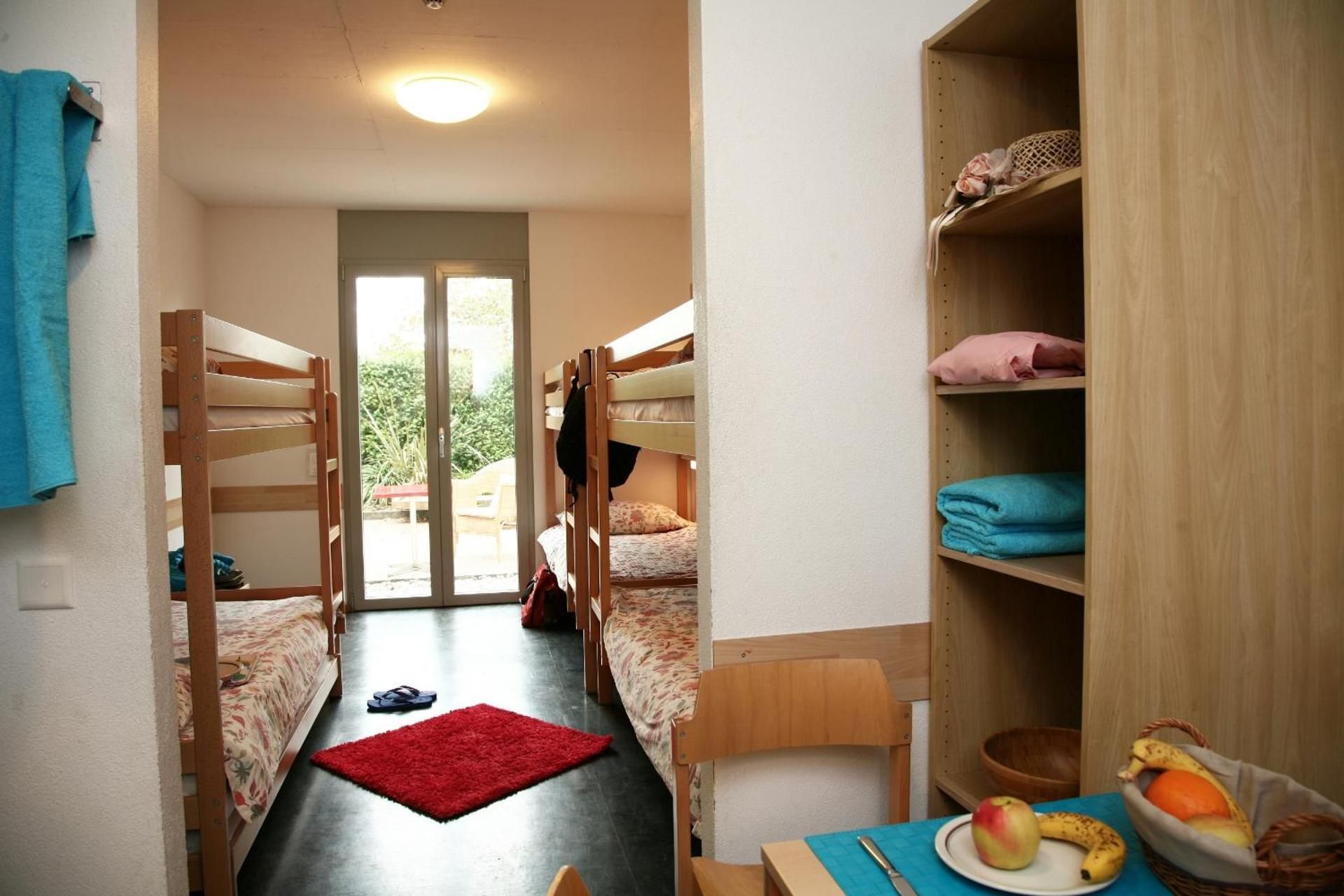 Standard 6 Beds Room with Private Bathroom
