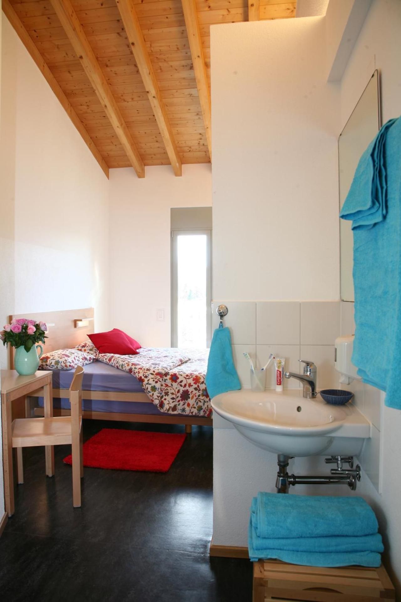 Economy Twin Room with Shared Bathroom