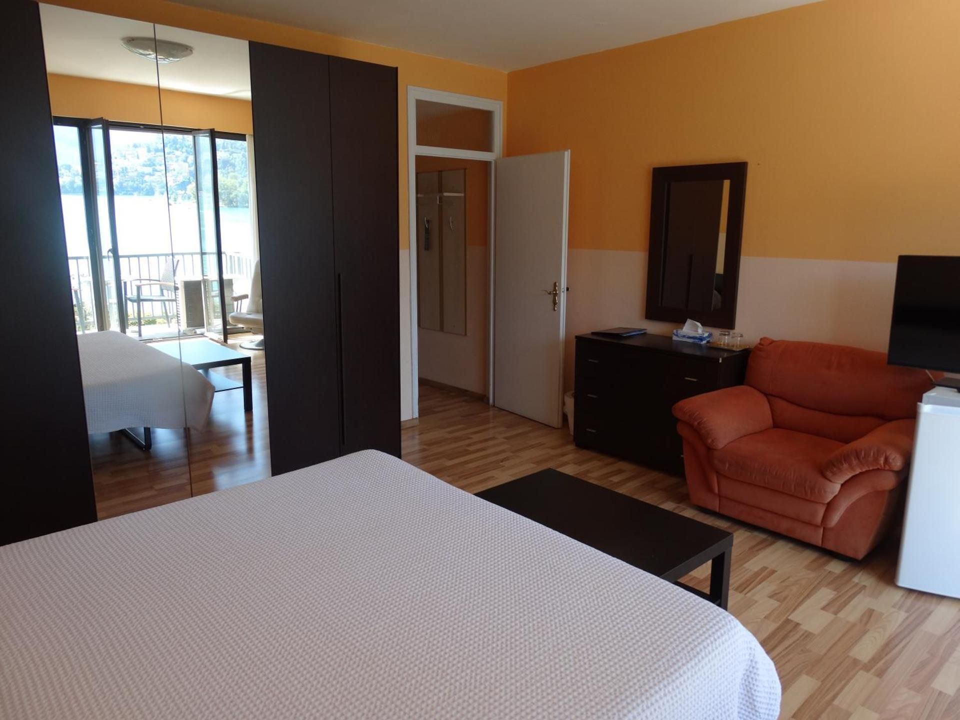 Deluxe Double Room with Balcony and Lake View
