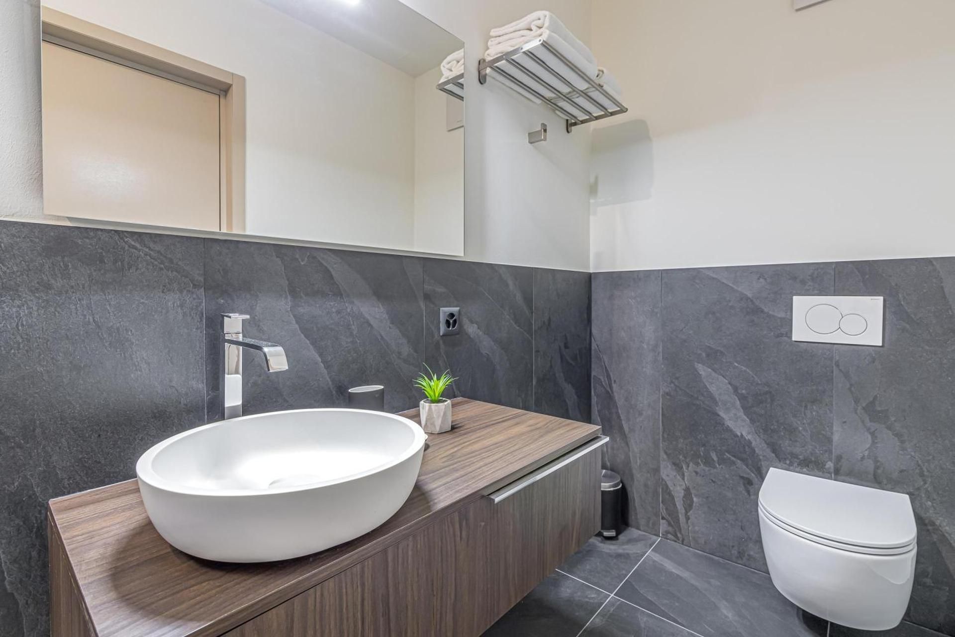 One Bedroom Apartment with Balcony 2