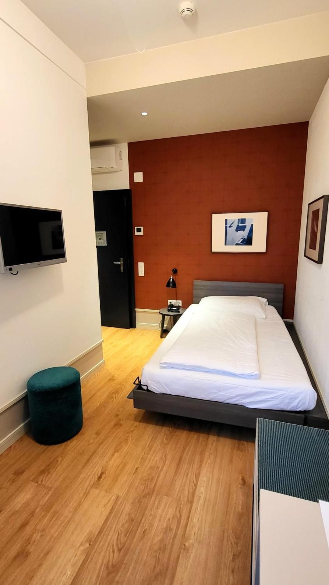 Modern single Room