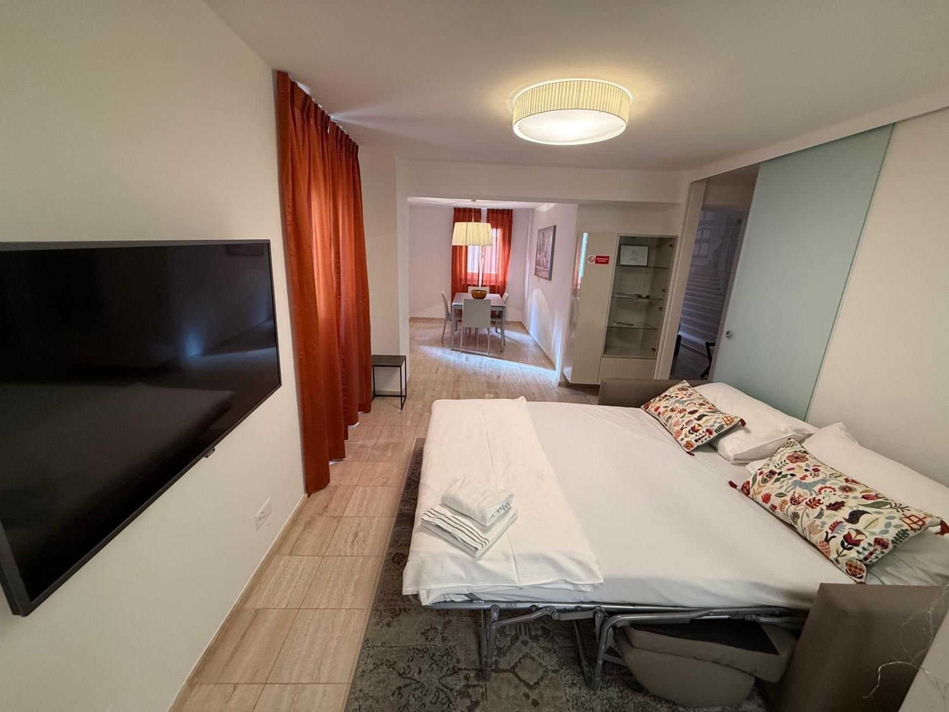 Deluxe Apartment