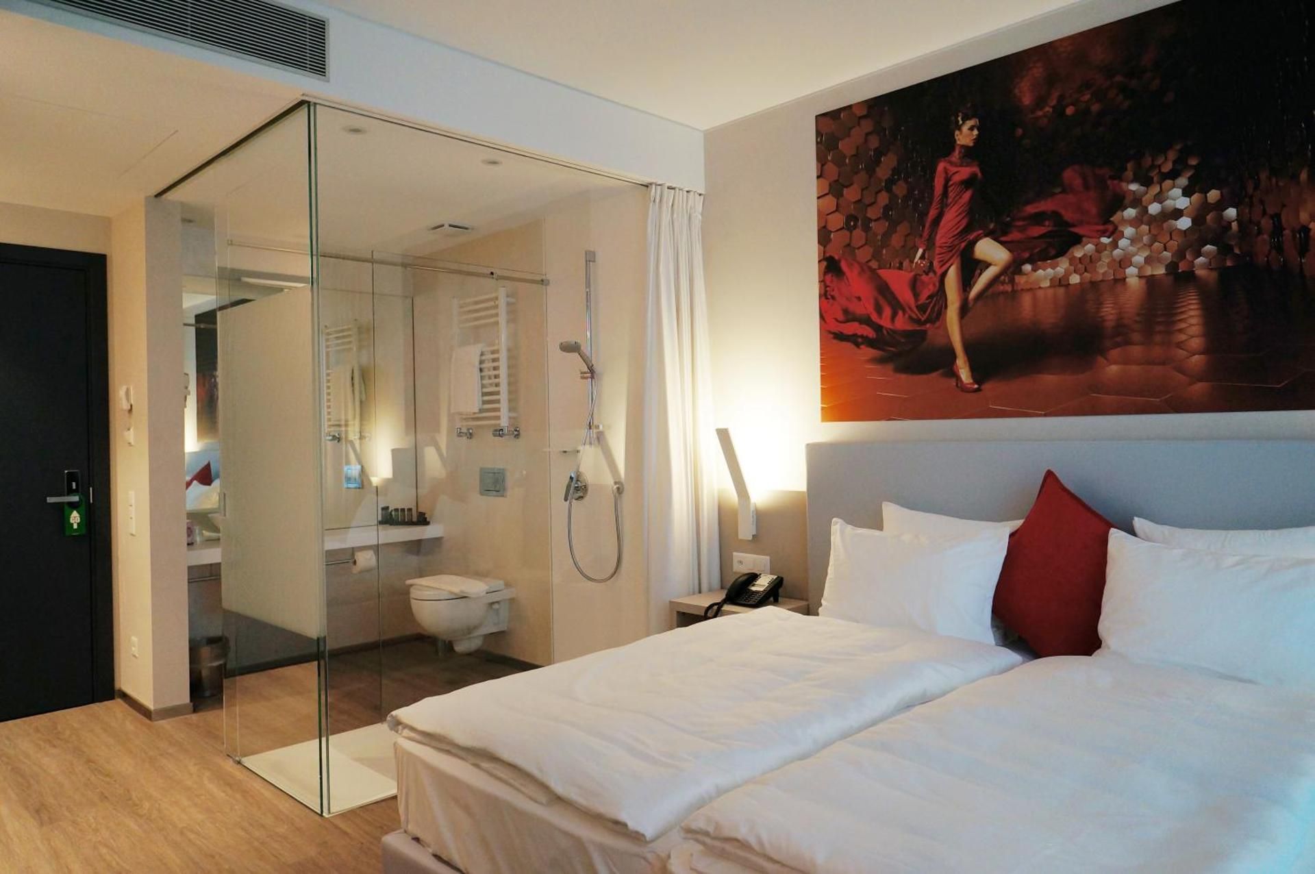Two Adjacent Double Rooms (non connecting)