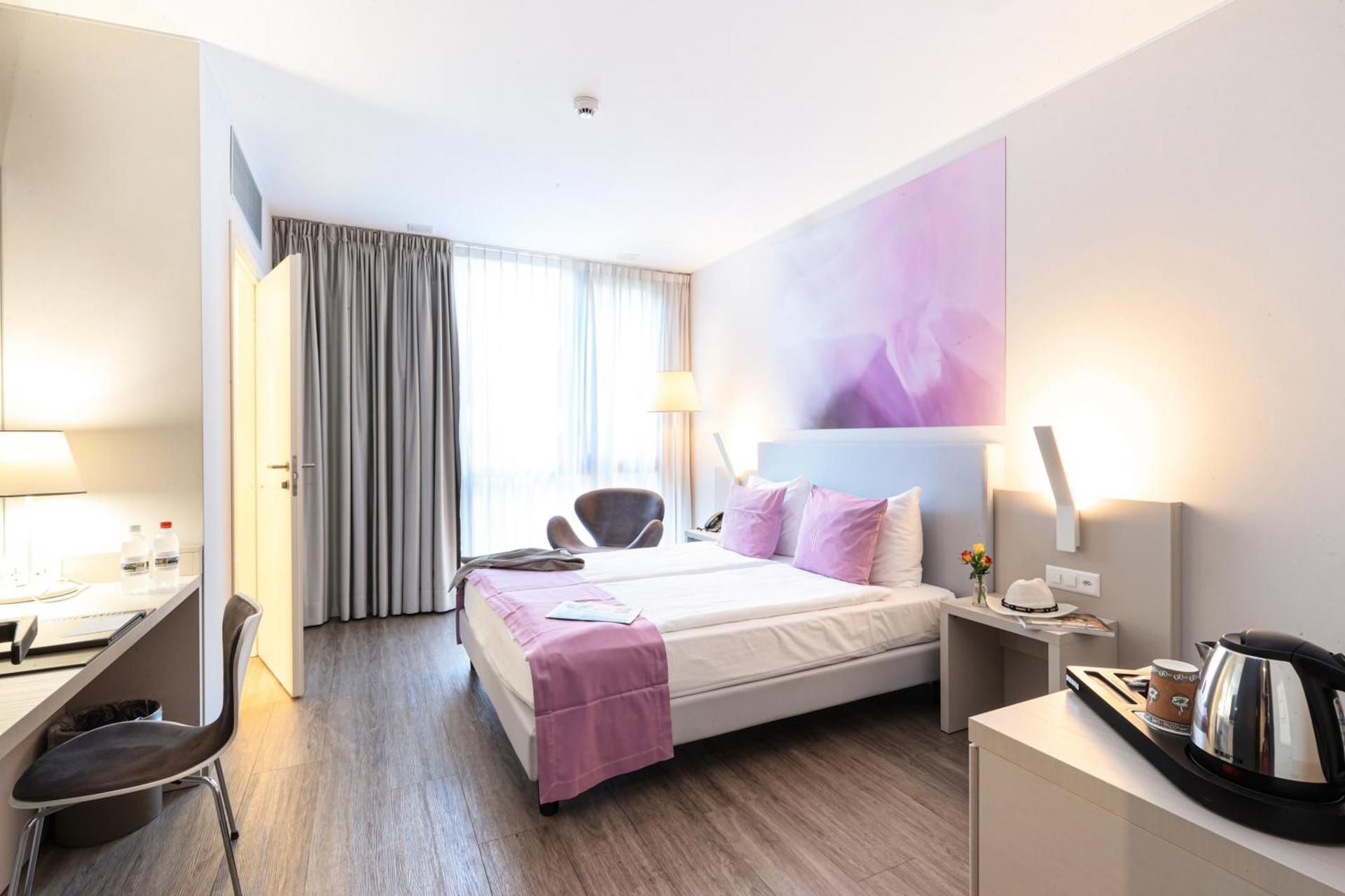 Modern Cozy Double Room