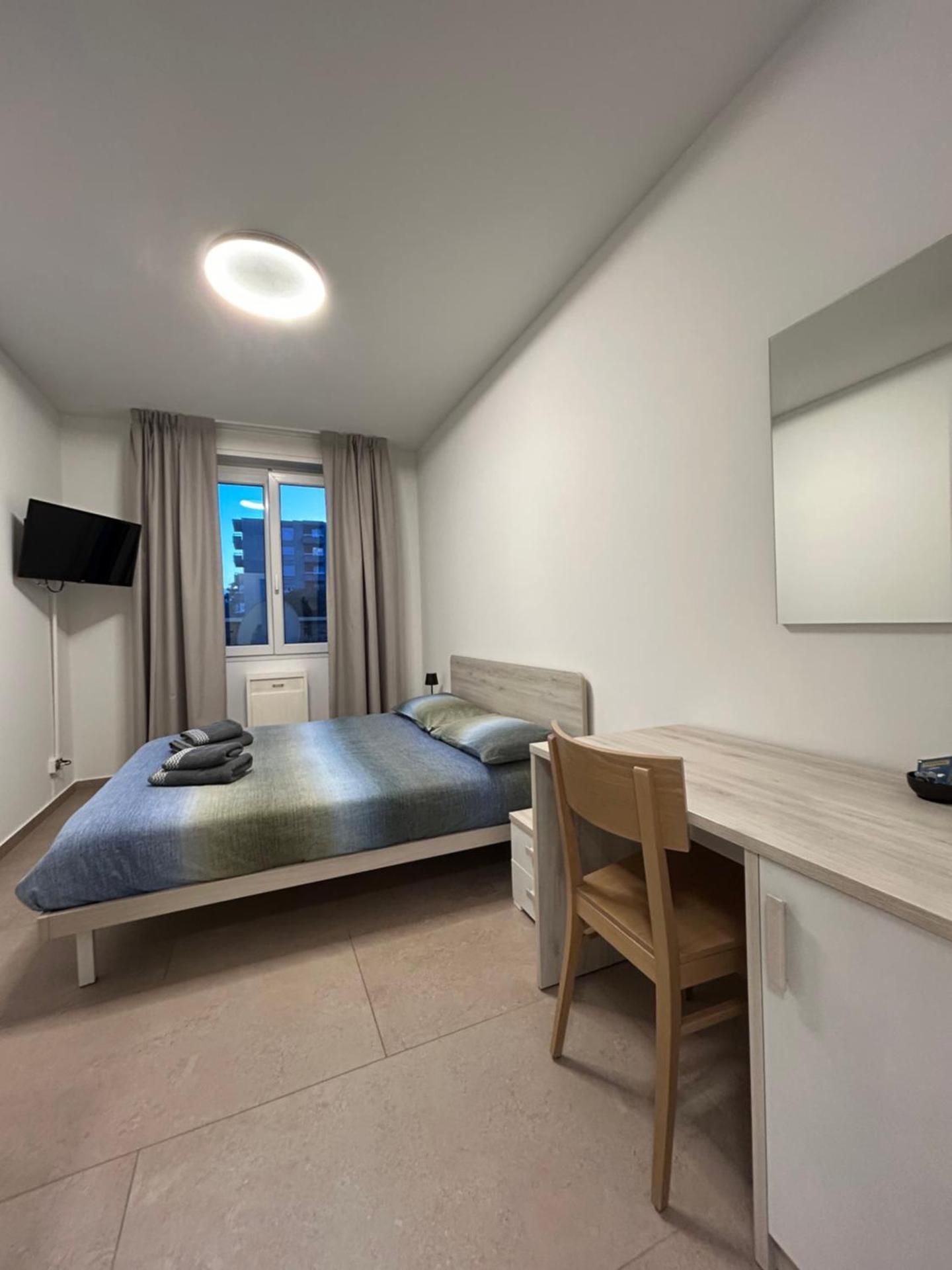 *Veranda's rooms* - Free parking in central Lugano Double Room 2