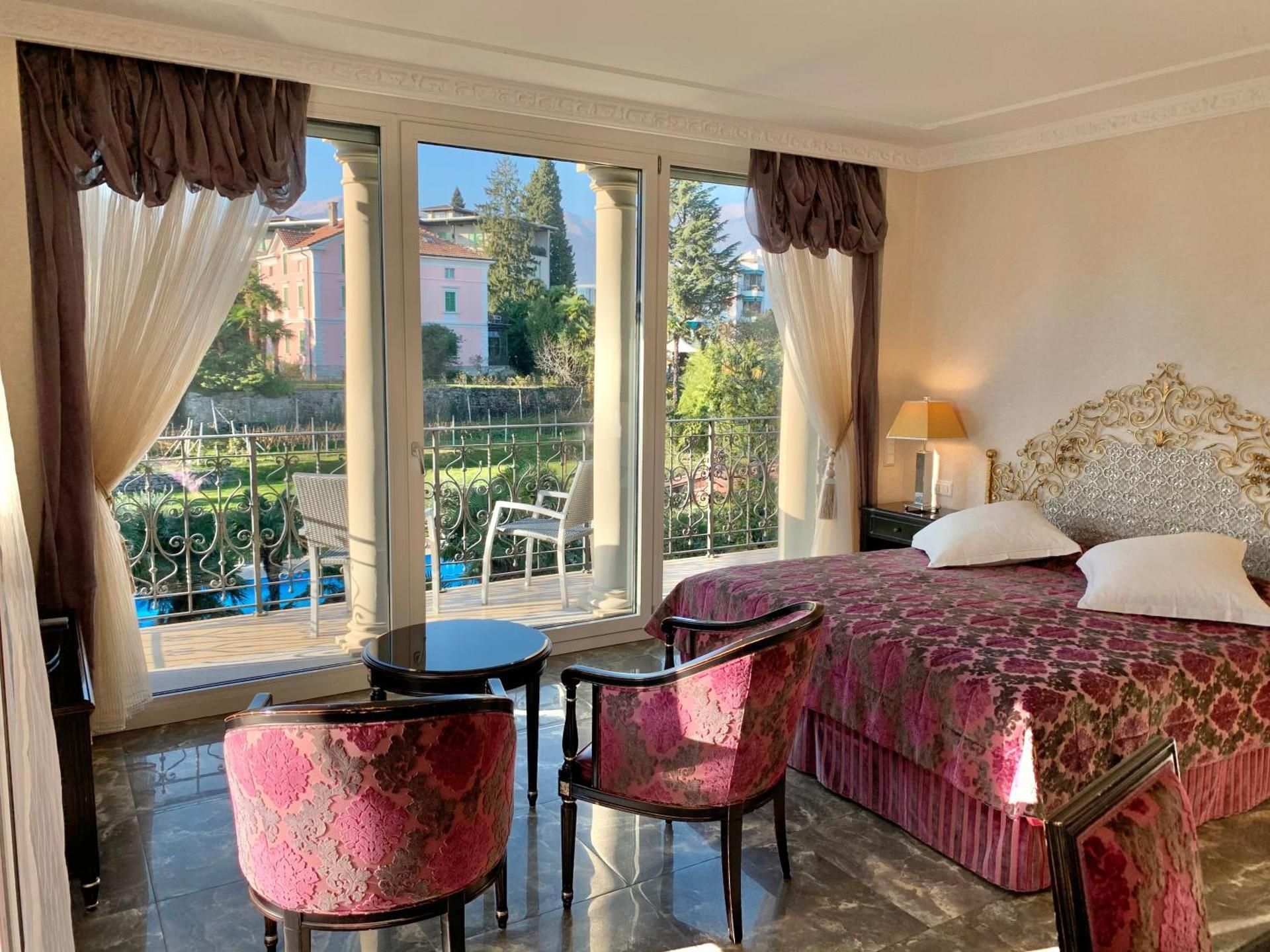 Continental Parkhotel Prestige Twin Room with Park View 2