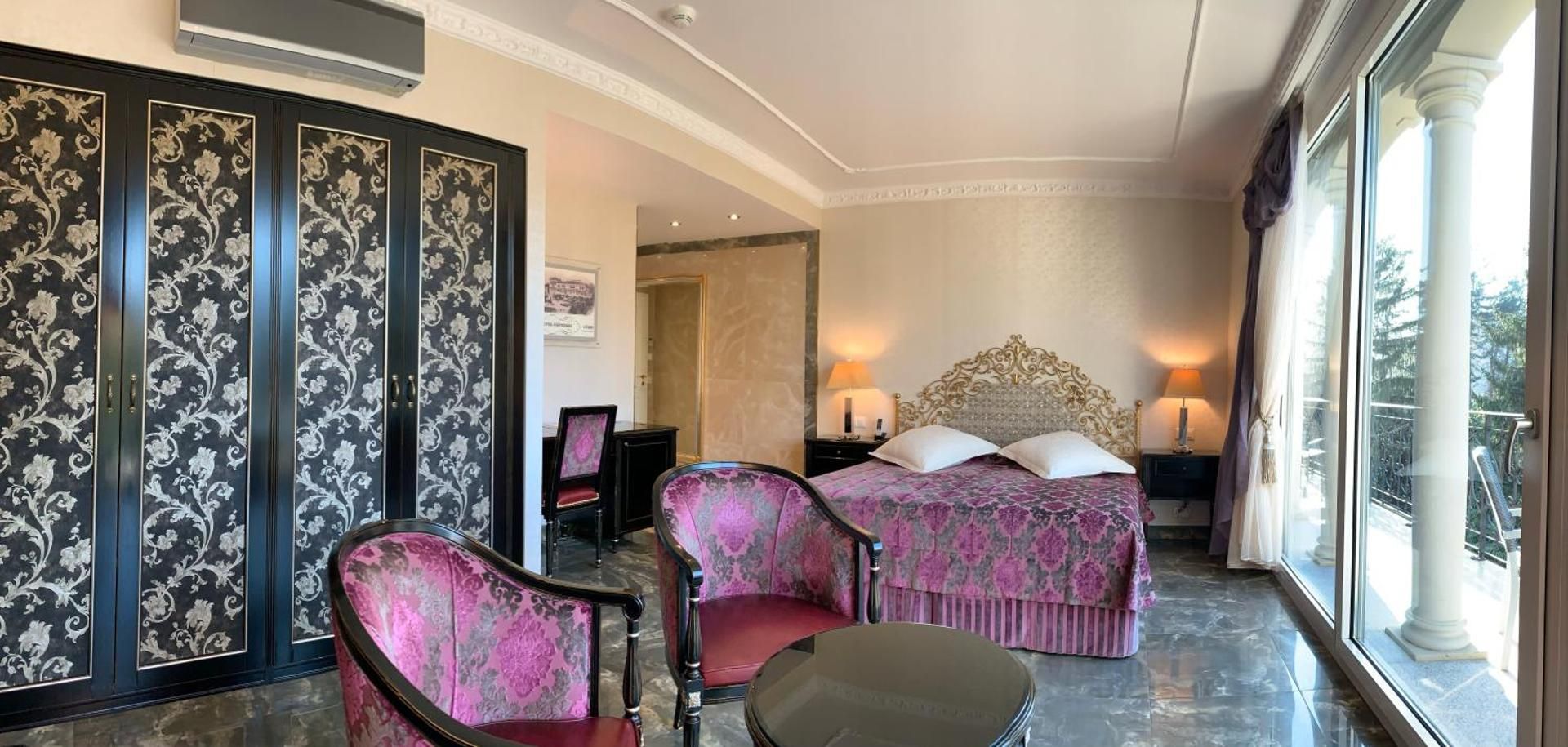 Continental Parkhotel Privilege Twin Room with Park View