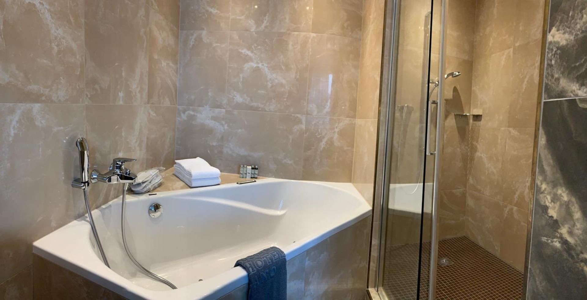 Prestige Twin Room with Lake View