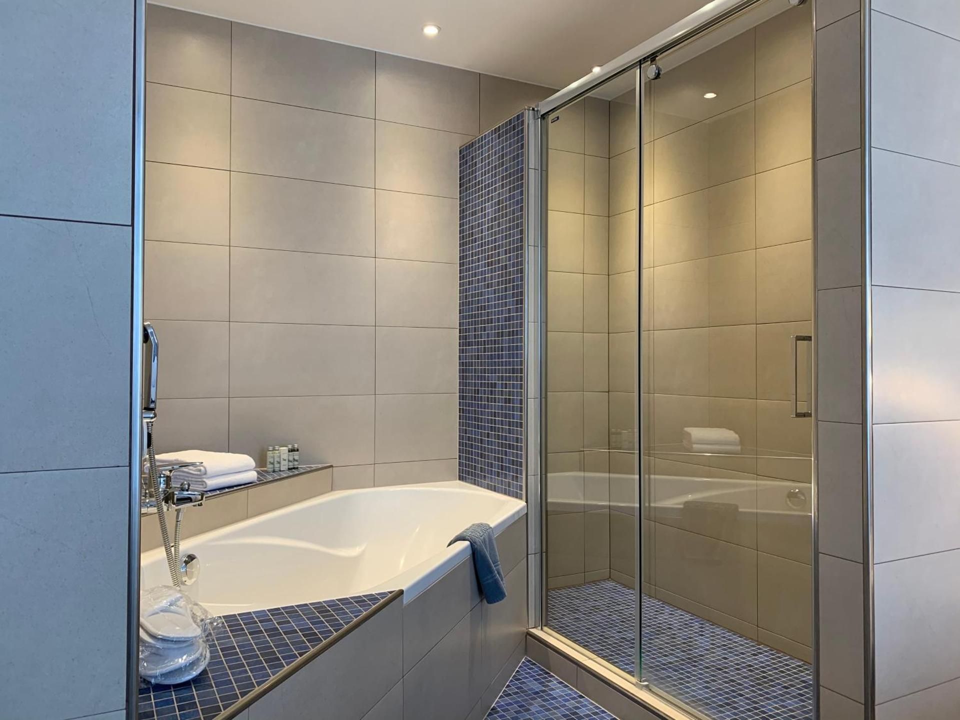 Continental Parkhotel Deluxe Twin Room 3