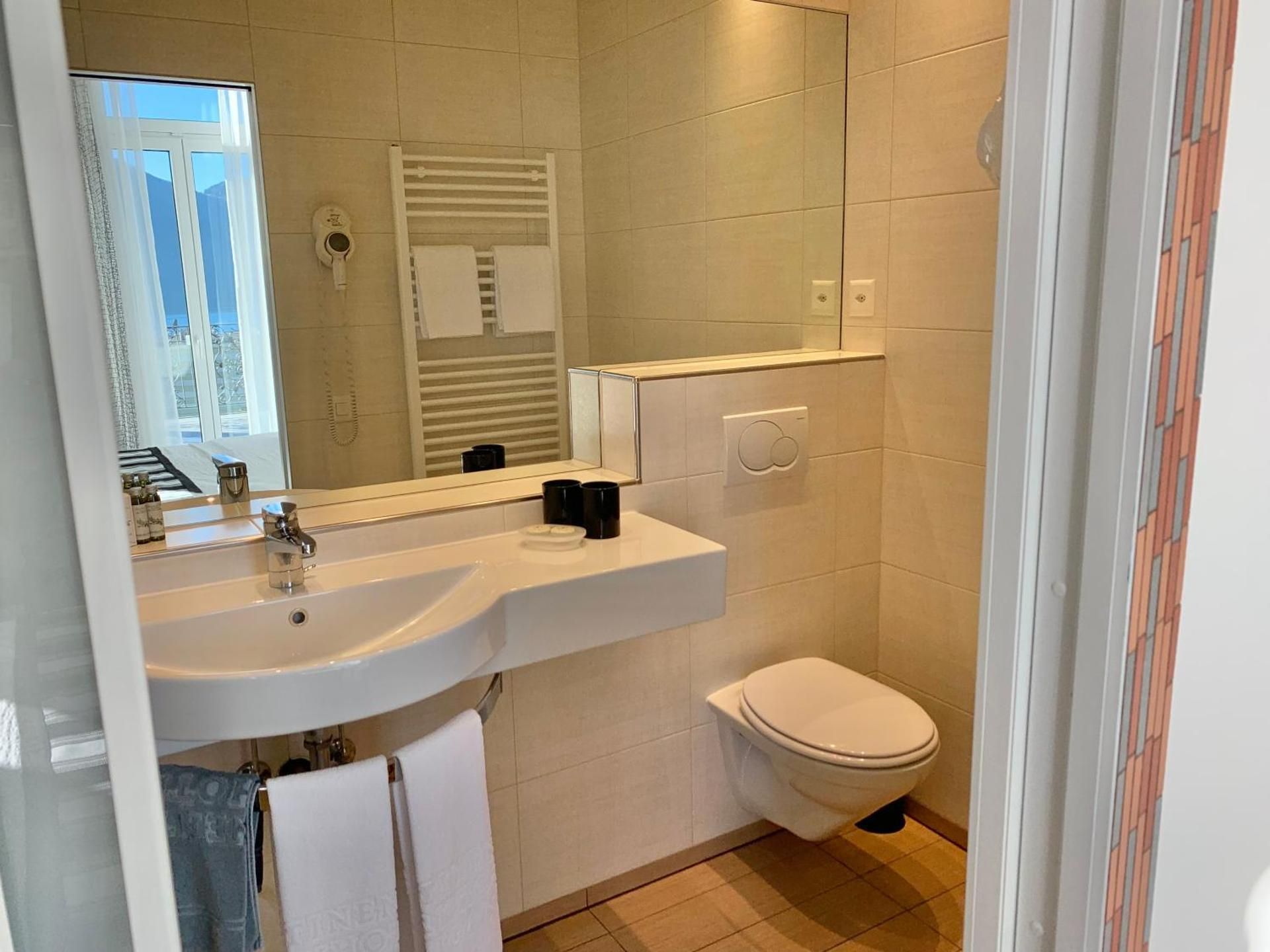 Superior Plus Twin Room with Lake View