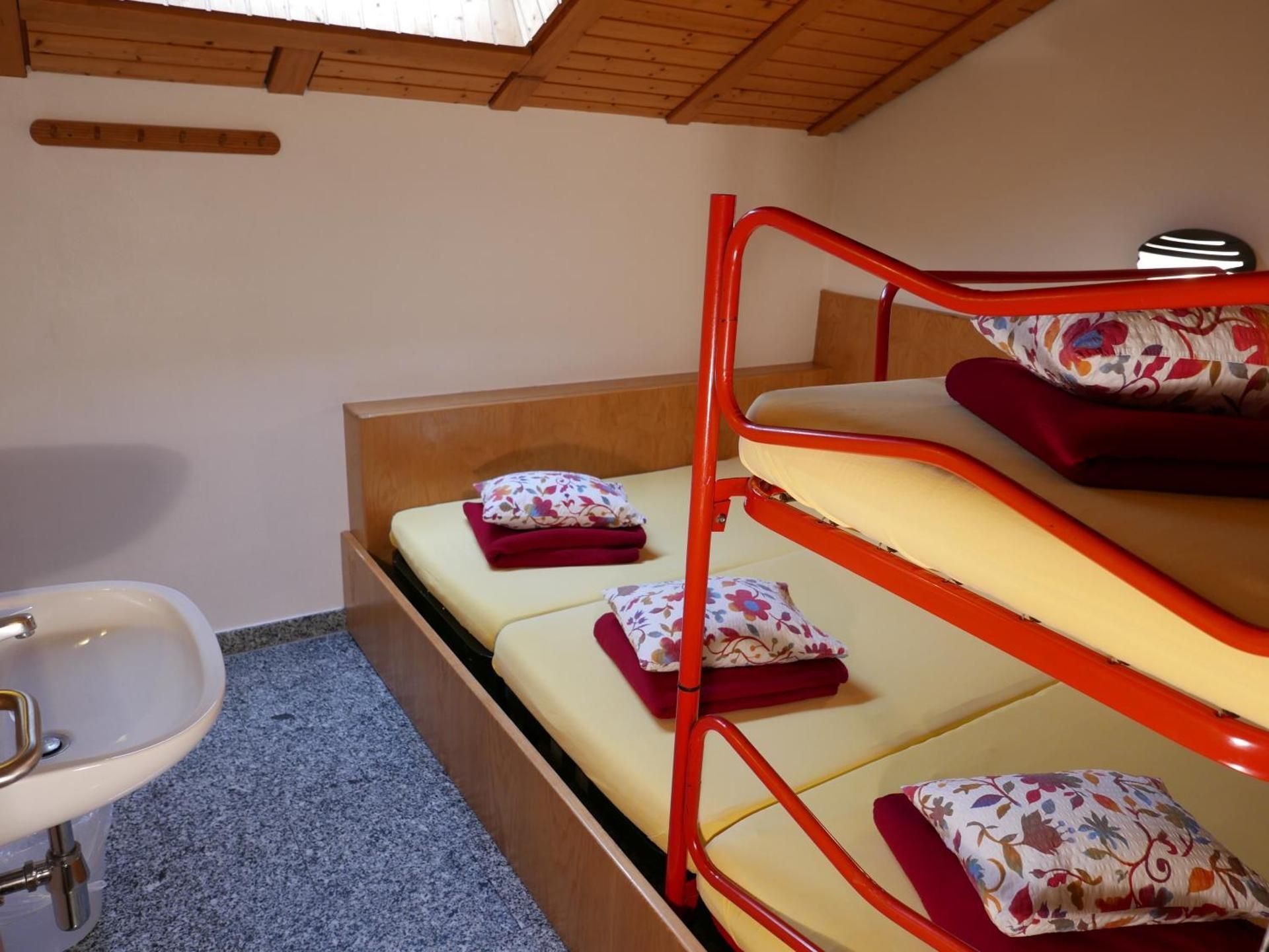 Hotel&Hostel Montarina Private Dormitory Room with Shared Bathroom (3 Adults)