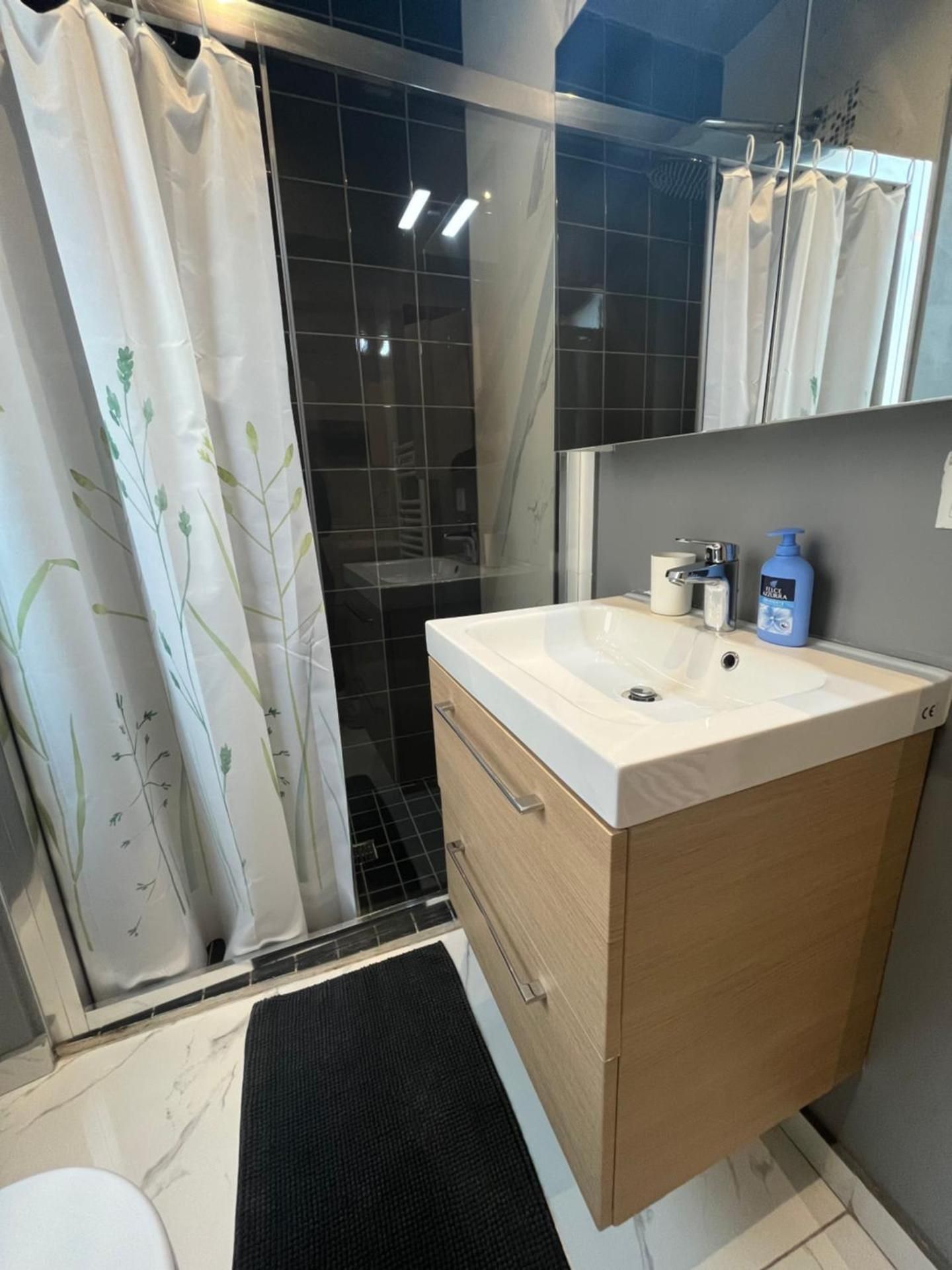 Studio Apartment with One Double Bed