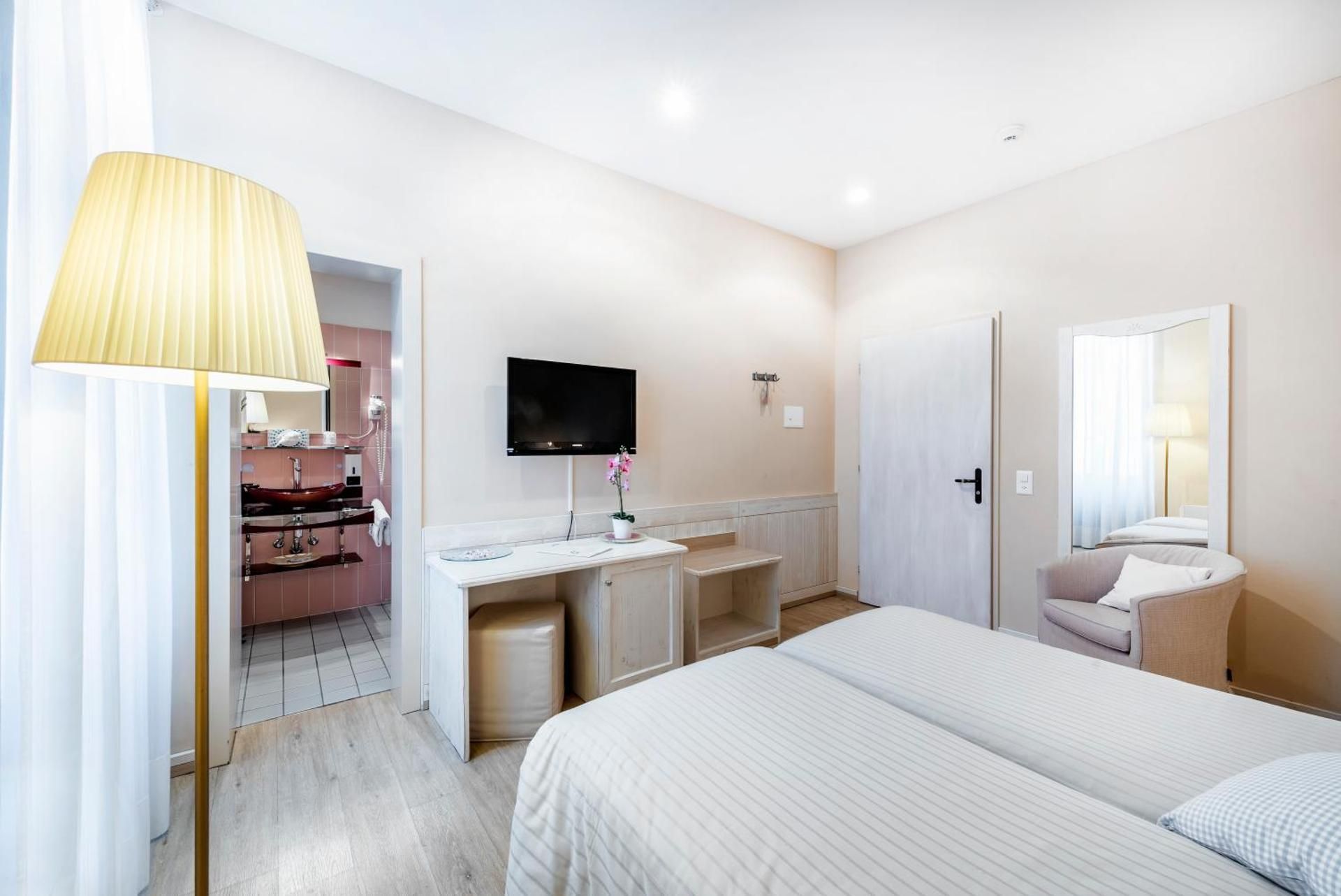 Twin Room with Lake View