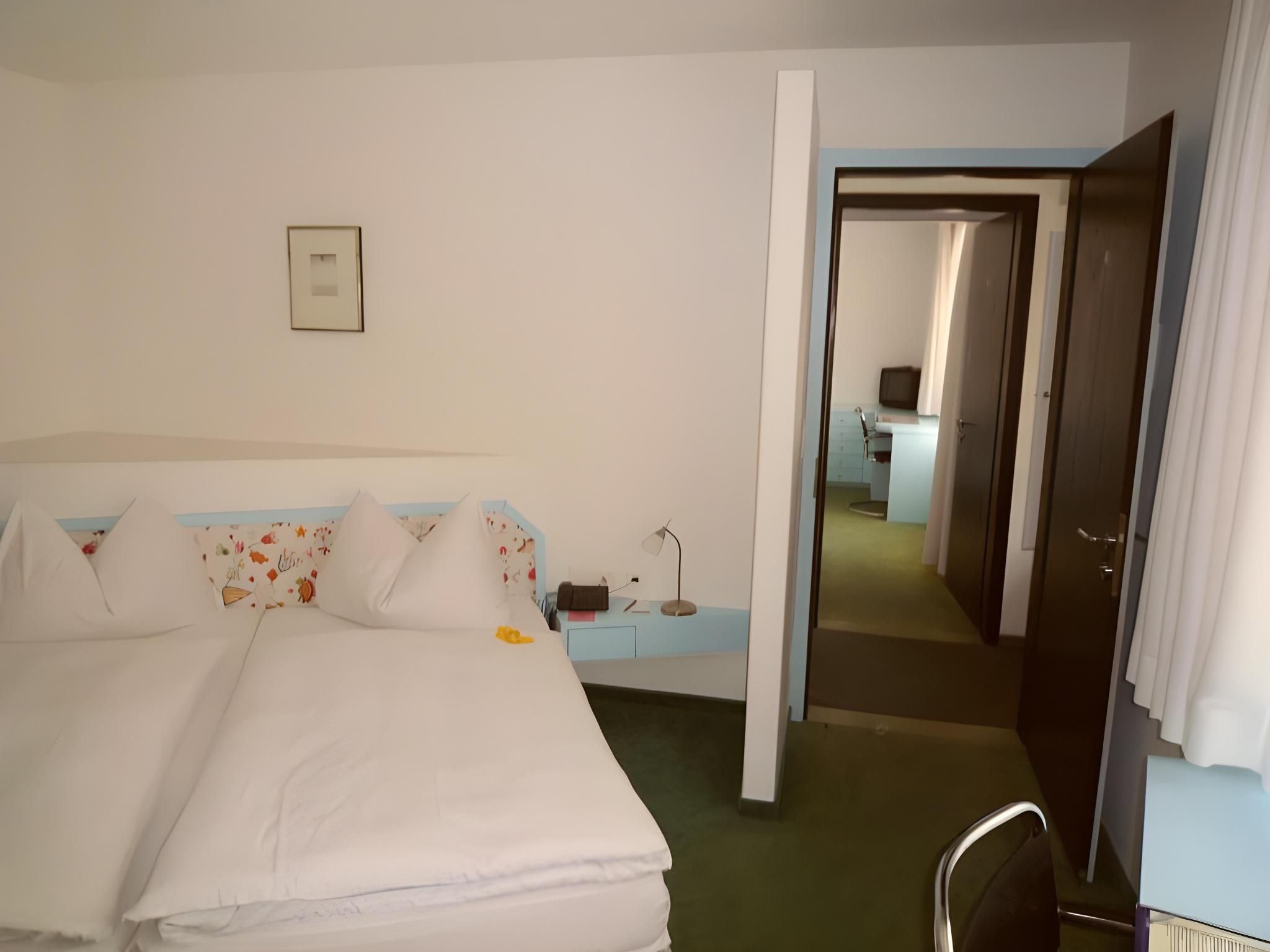 Family Room (2 connecting rooms)