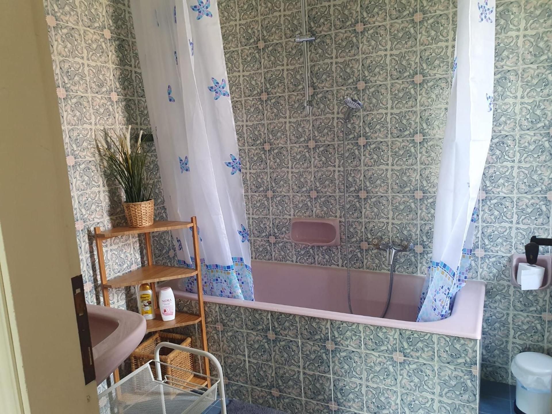 Golden Hill - Big rooms with Kitchen and Garden Twin Room with Balcony 3