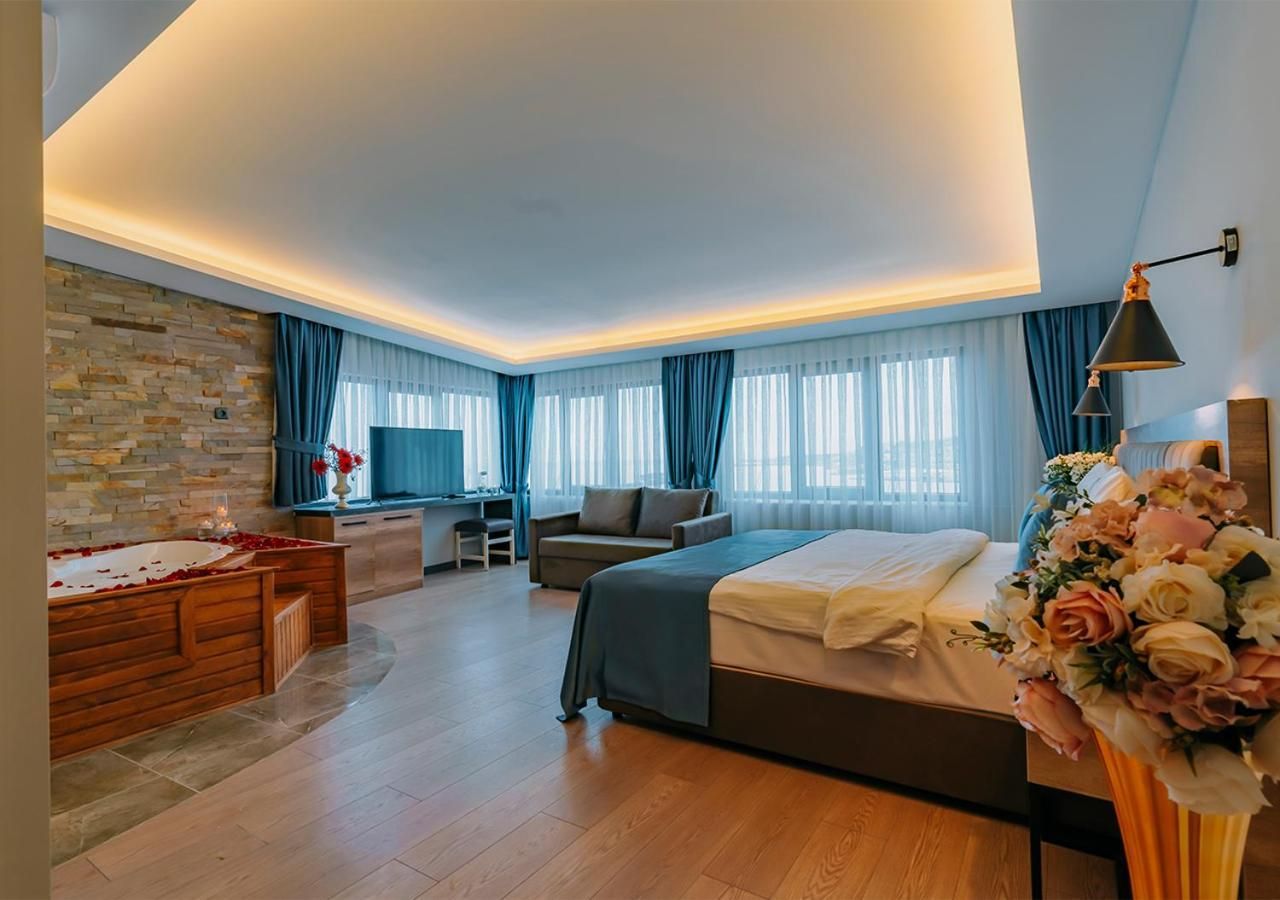 King Suite with Sea View
