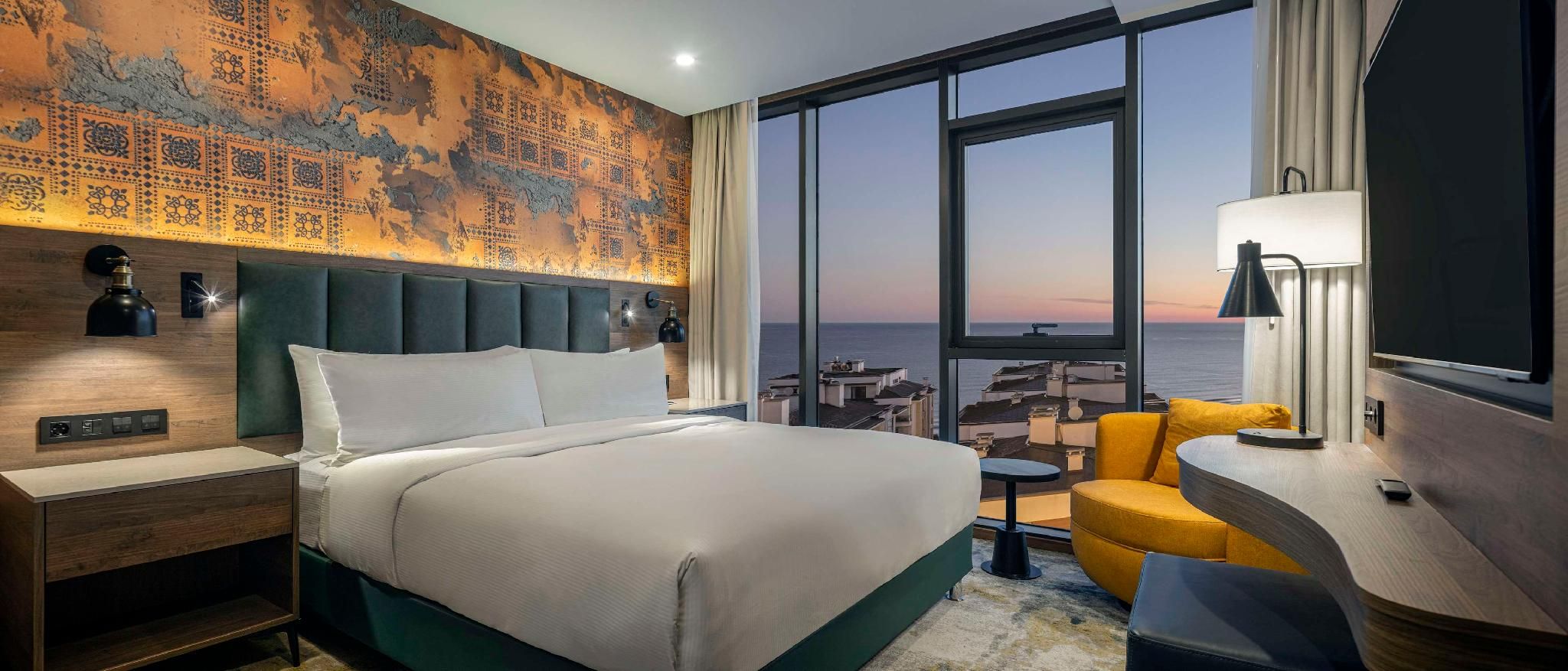 KING TWO BEDROOM SUITE WITH SEA VIEW