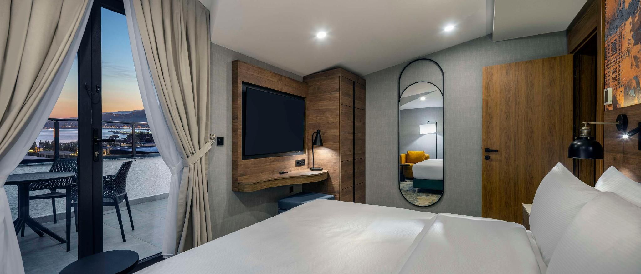 King Three Bedroom Suite With Sea View