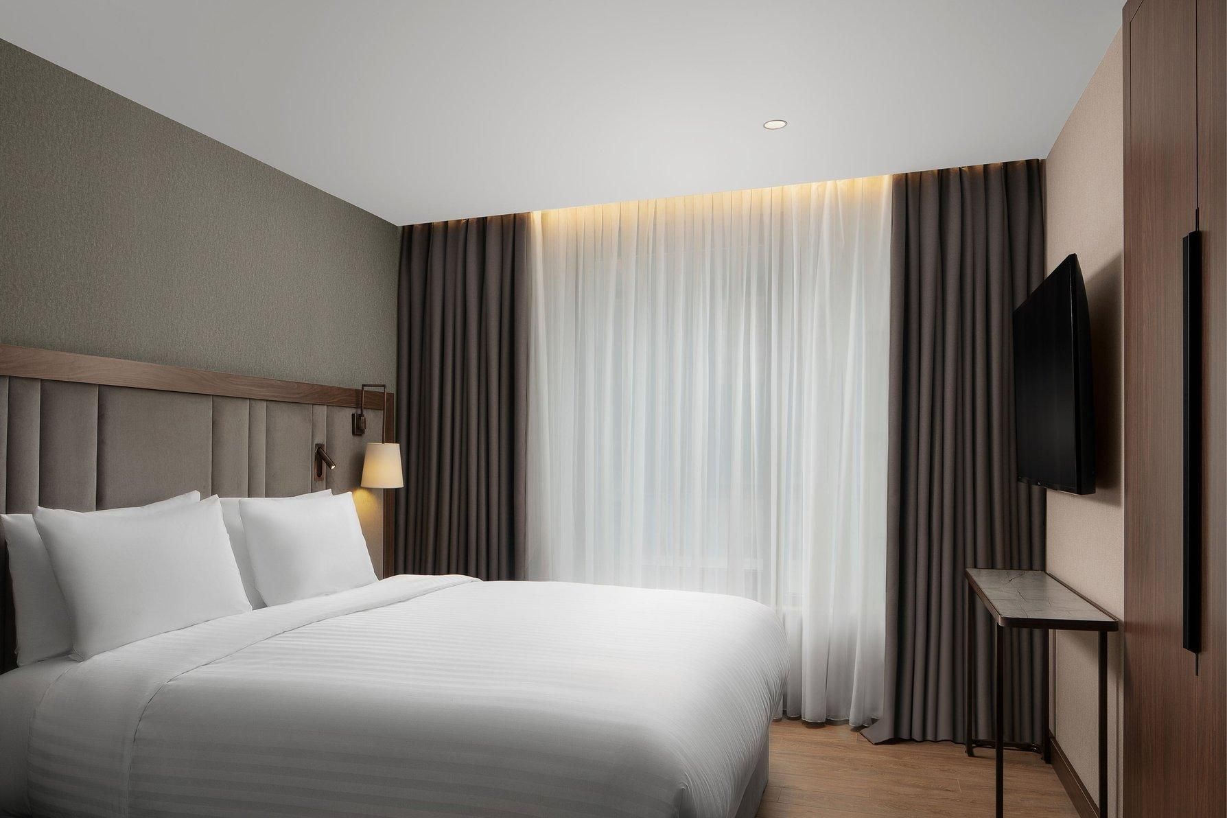 2 bedroom suite, bedroom 1: 1 king, bedroom 2: 1 king, sofa bed, city view