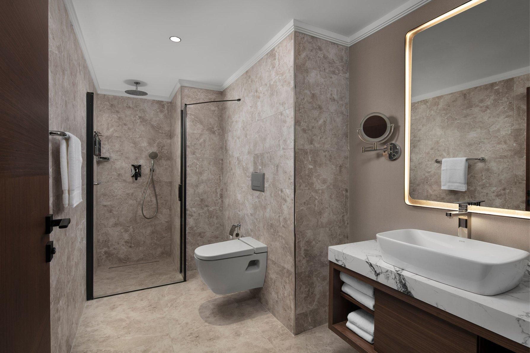2 bedroom suite, bedroom 1: 1 king, bedroom 2: 1 king, sofa bed, city view