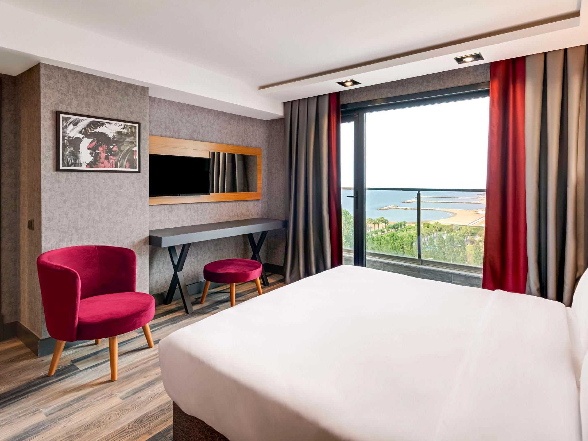 Family suite room with 1 double and 2 single beds