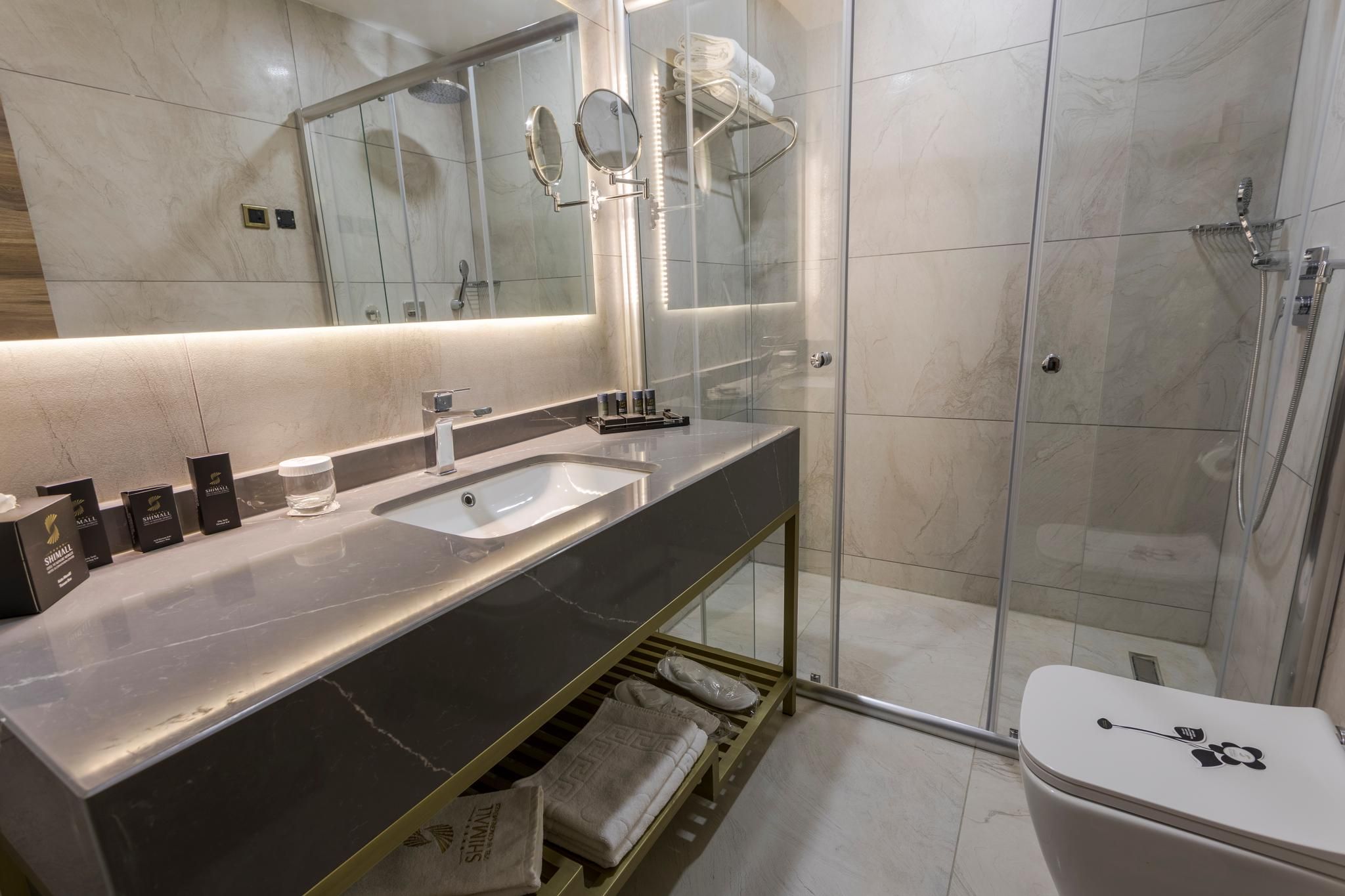 Shimall Deluxe Hotel Junior Suite Room 2