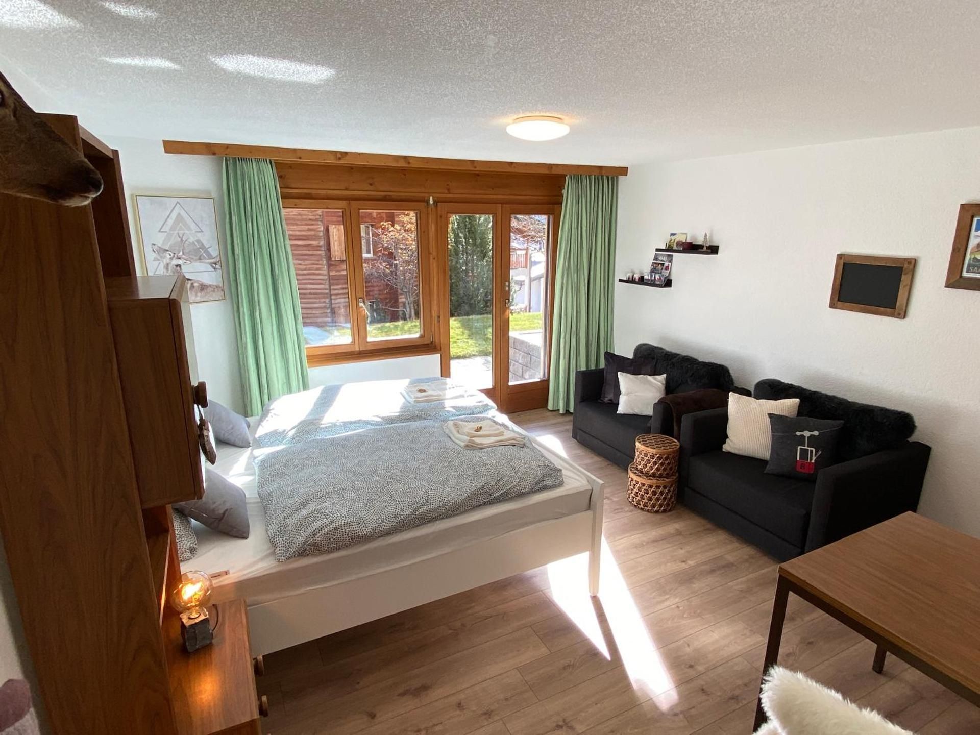 Apartment with Mountain View