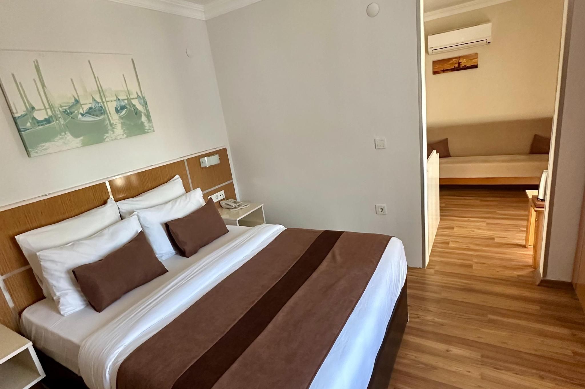 Deluxe Suite