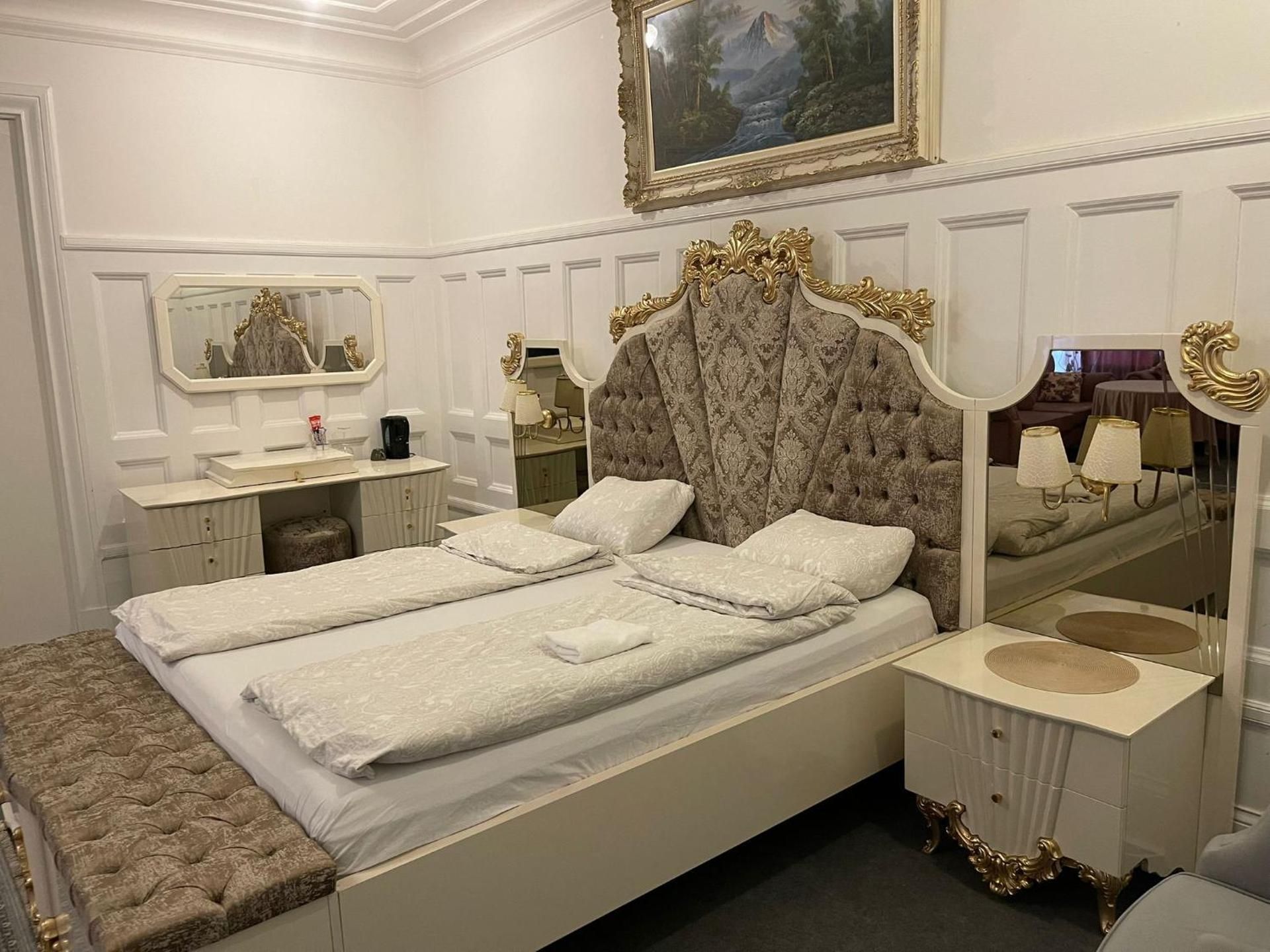 Queen Room with Shared Bathroom