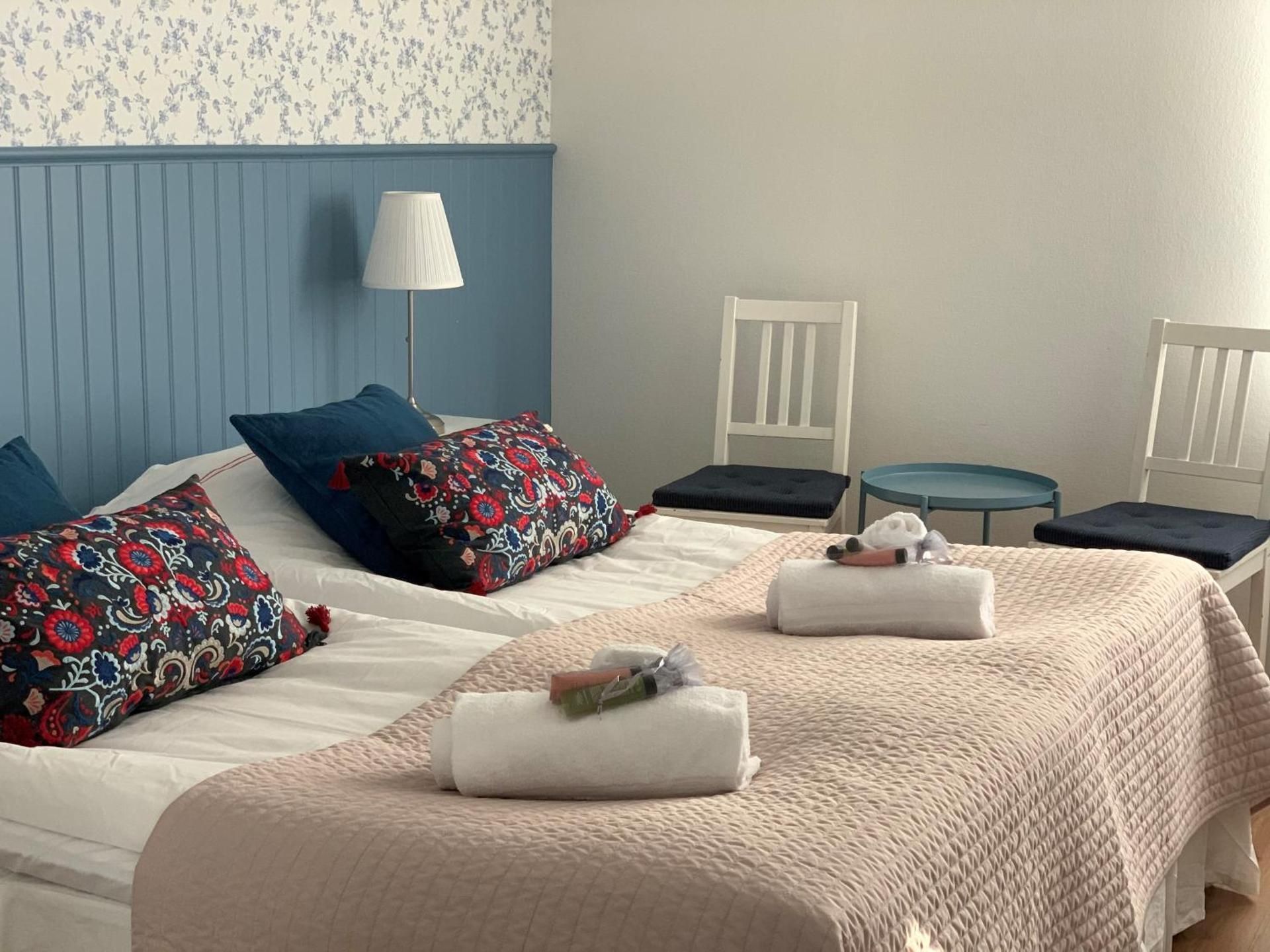 Double or Twin Room with Shared Bathroom - Boarding house