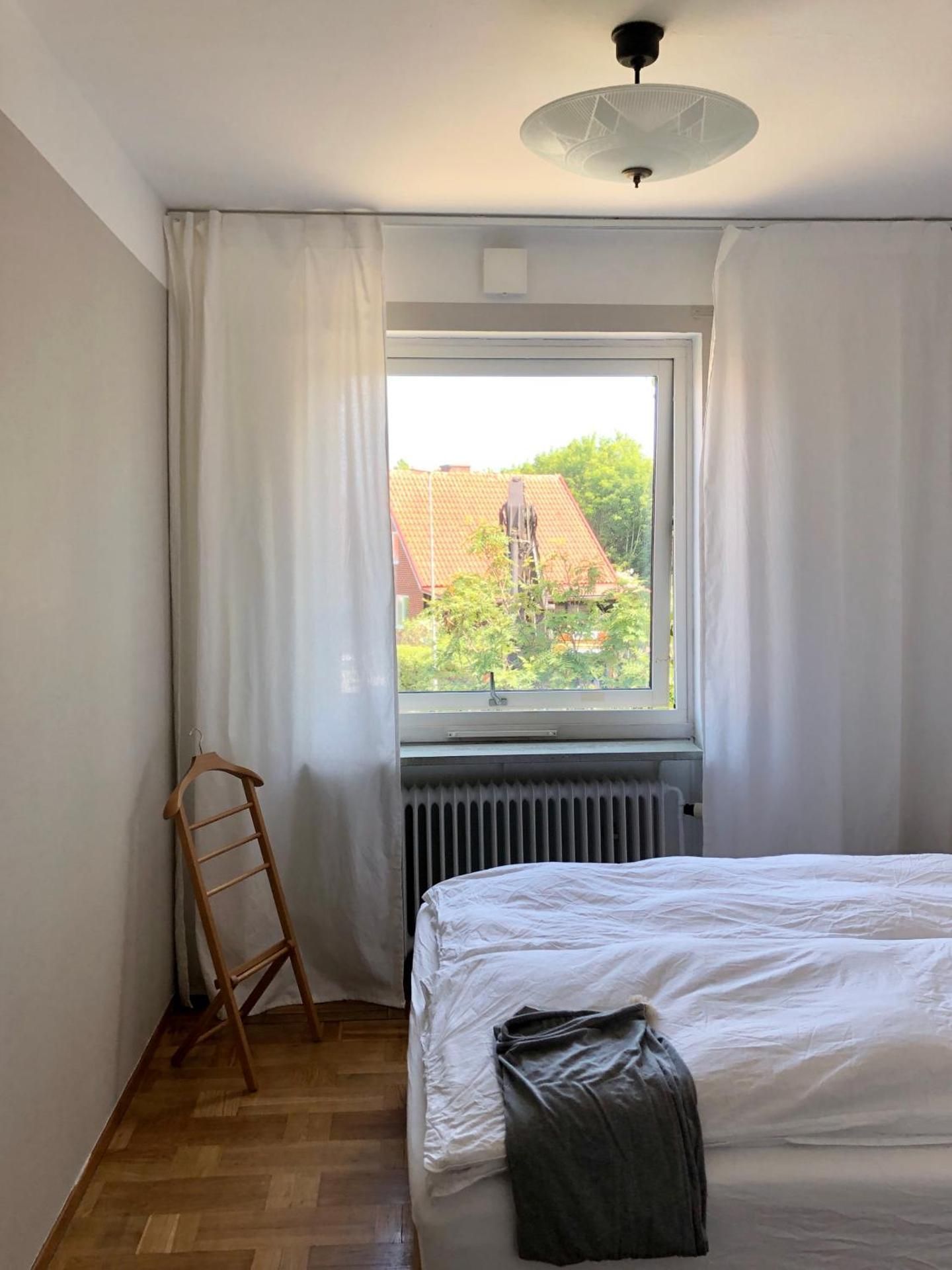 Hemmet B&B Double Room with 55 in double bed - private toilet and shared shower 2