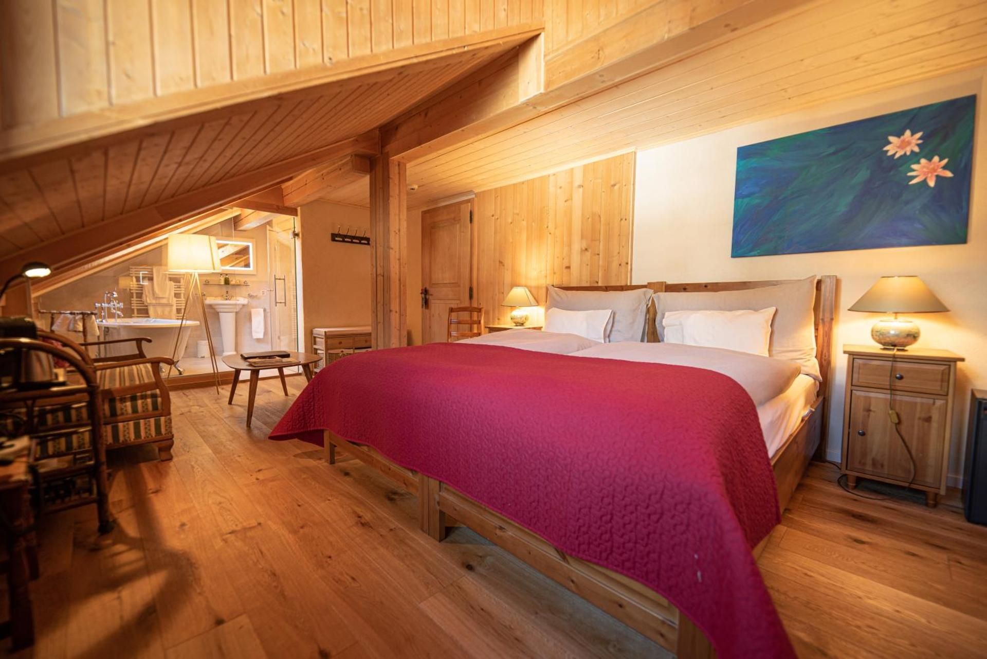 Four-Bedroom Apartment with Balcony 