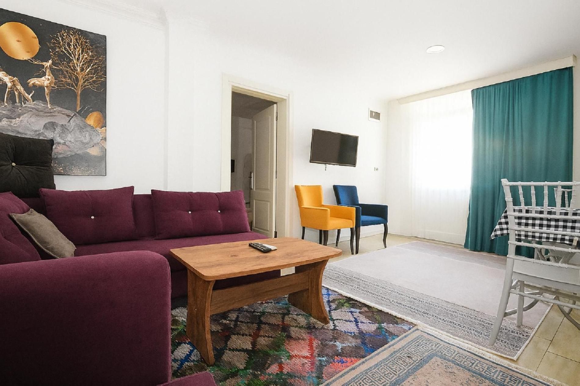 Hillside Apart House Studio Family