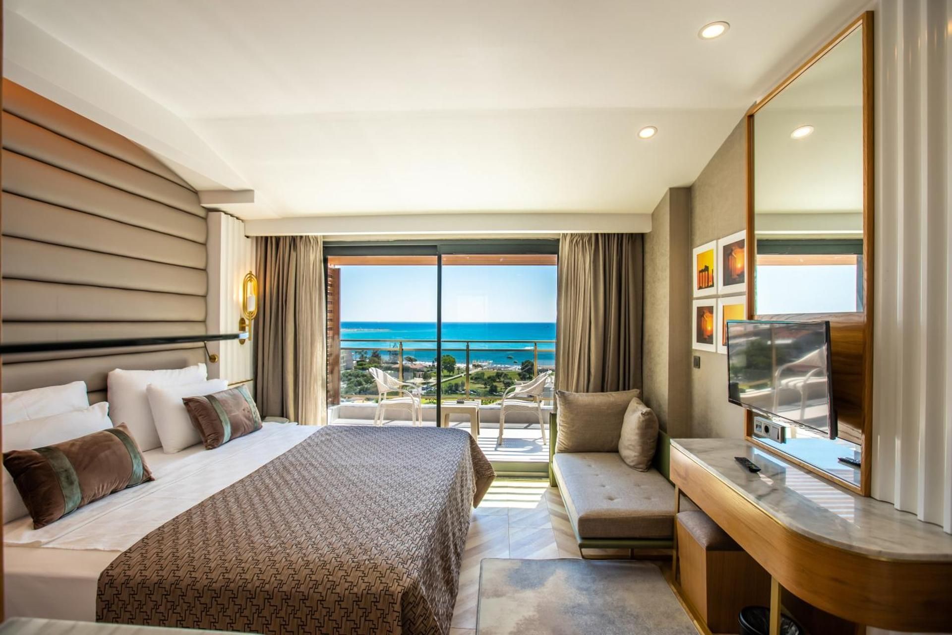 Double Room with Balcony and Sea View