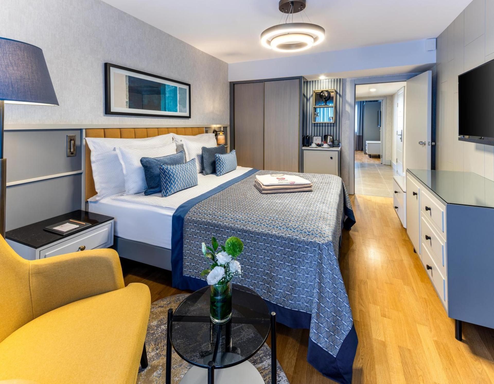 Deluxe Family Suite