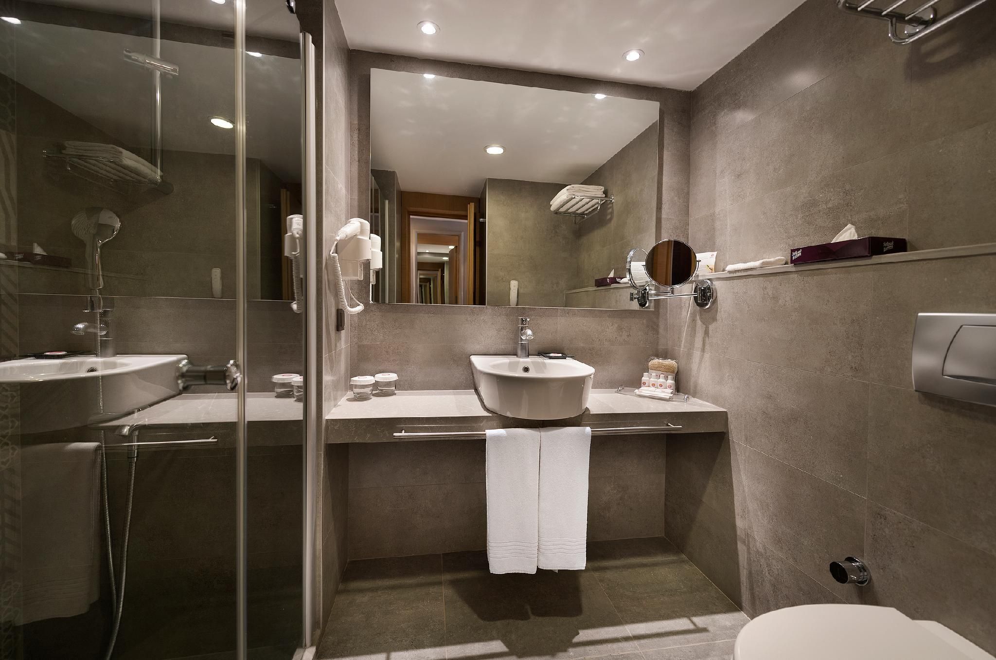 Deluxe Room with Jacuzzi on Balcony