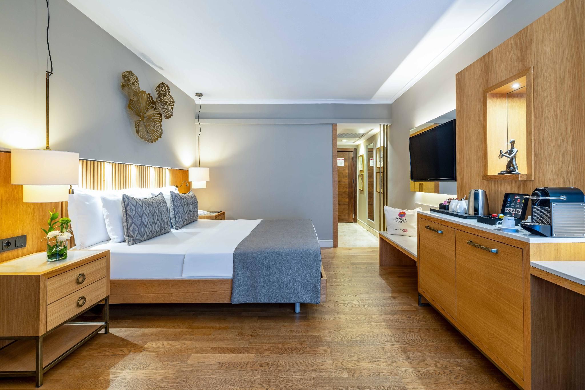 Superior Room with Jacuzzi on Balcony