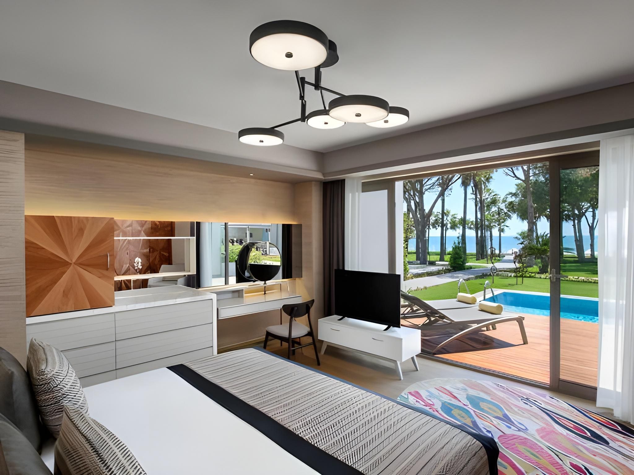 Swim Up Room