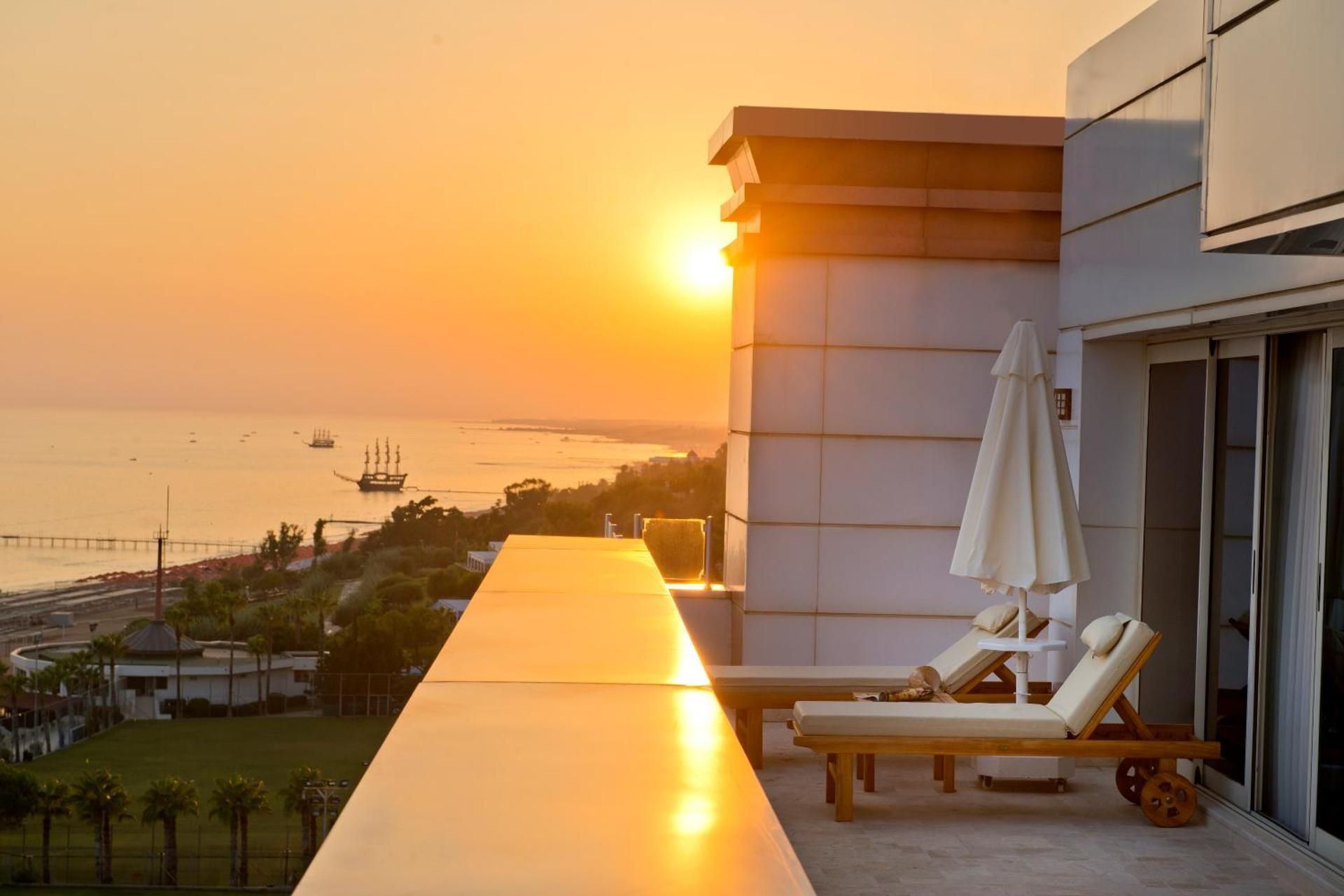King Suite with Sea View