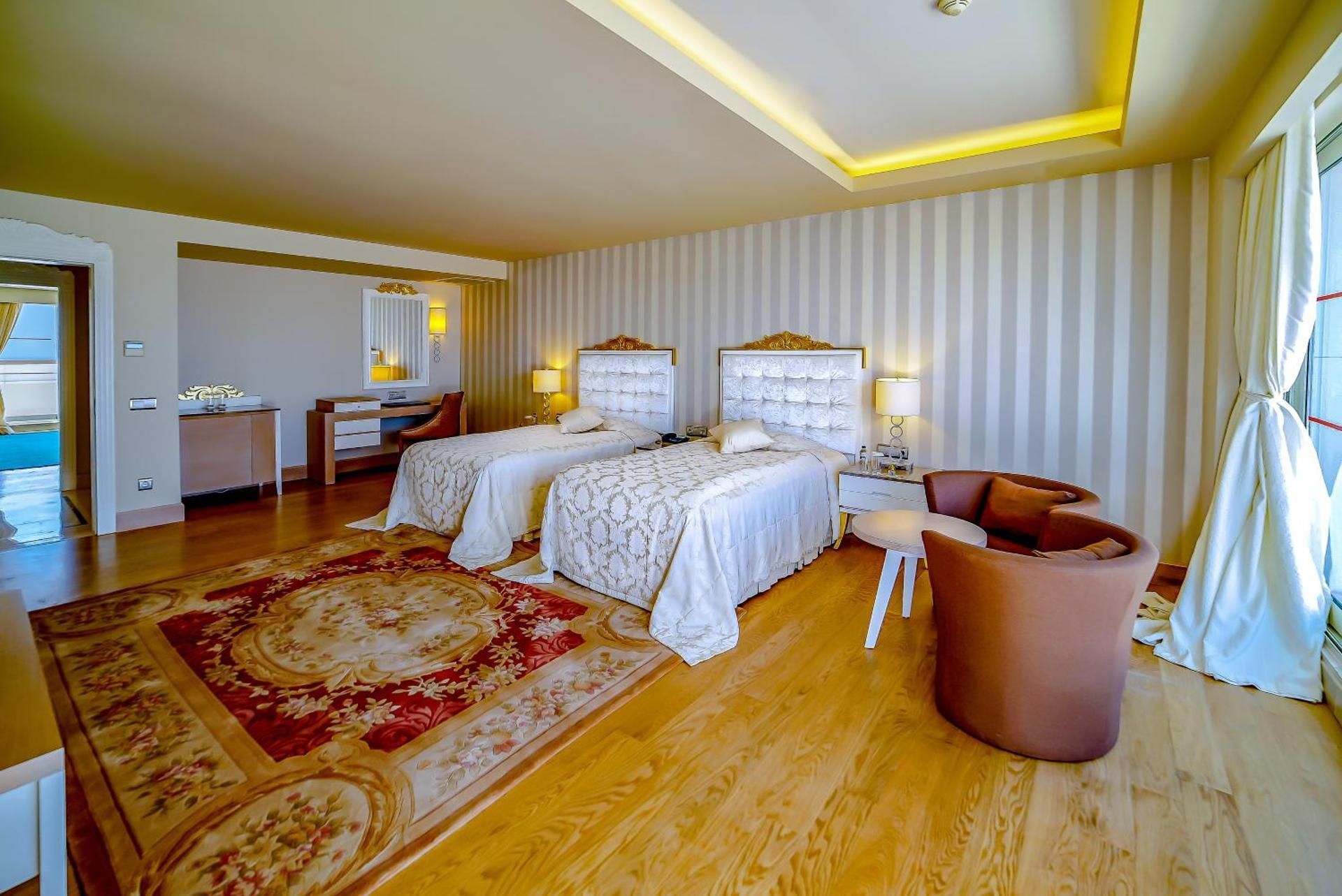 Deluxe King Suite